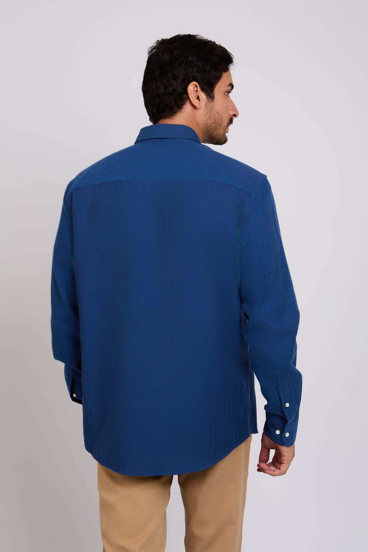 قميص رجالي عادي باللون الأخضر باللون الأخضر