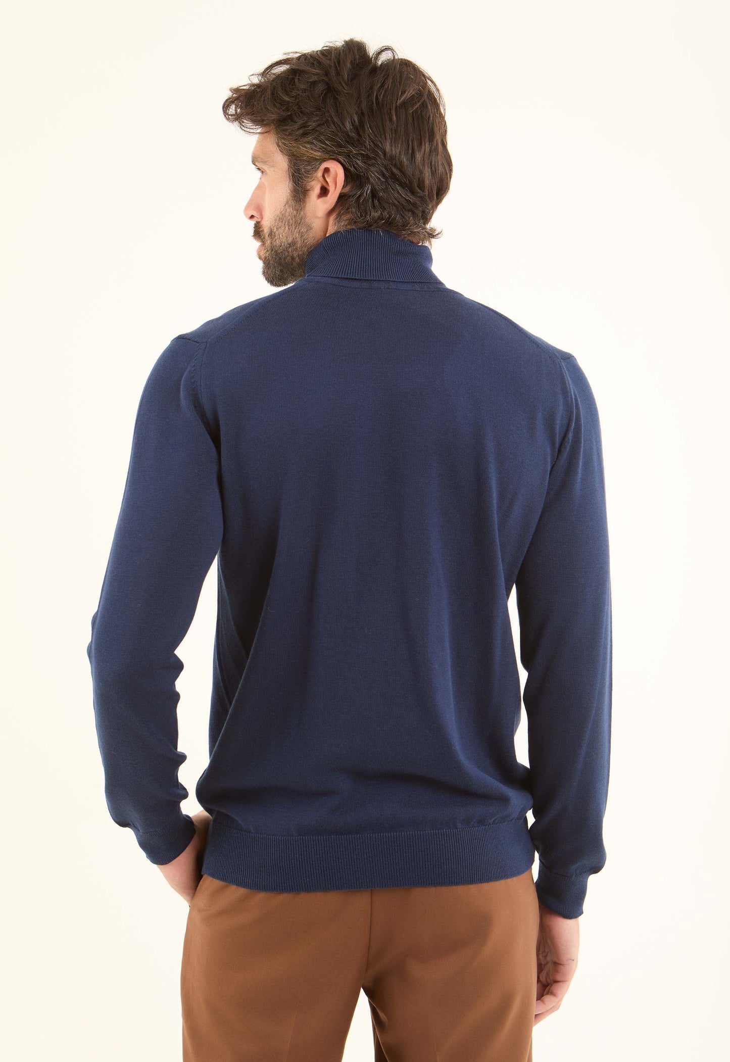 بلوفر أساسي سادة برقبة عالية