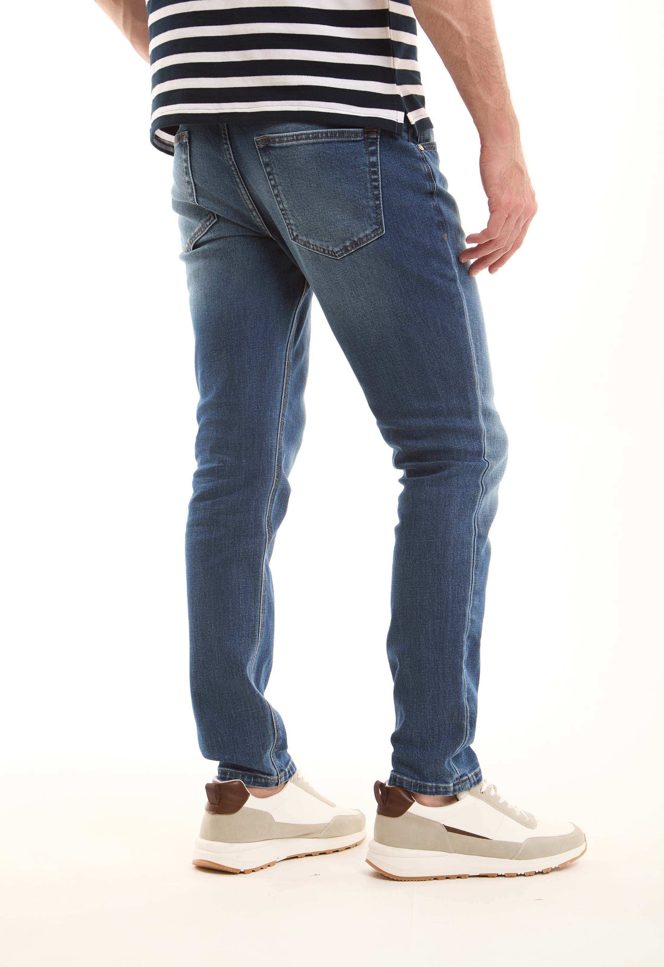 جينز مريح بساق مستقيمة للاستخدام اليومي