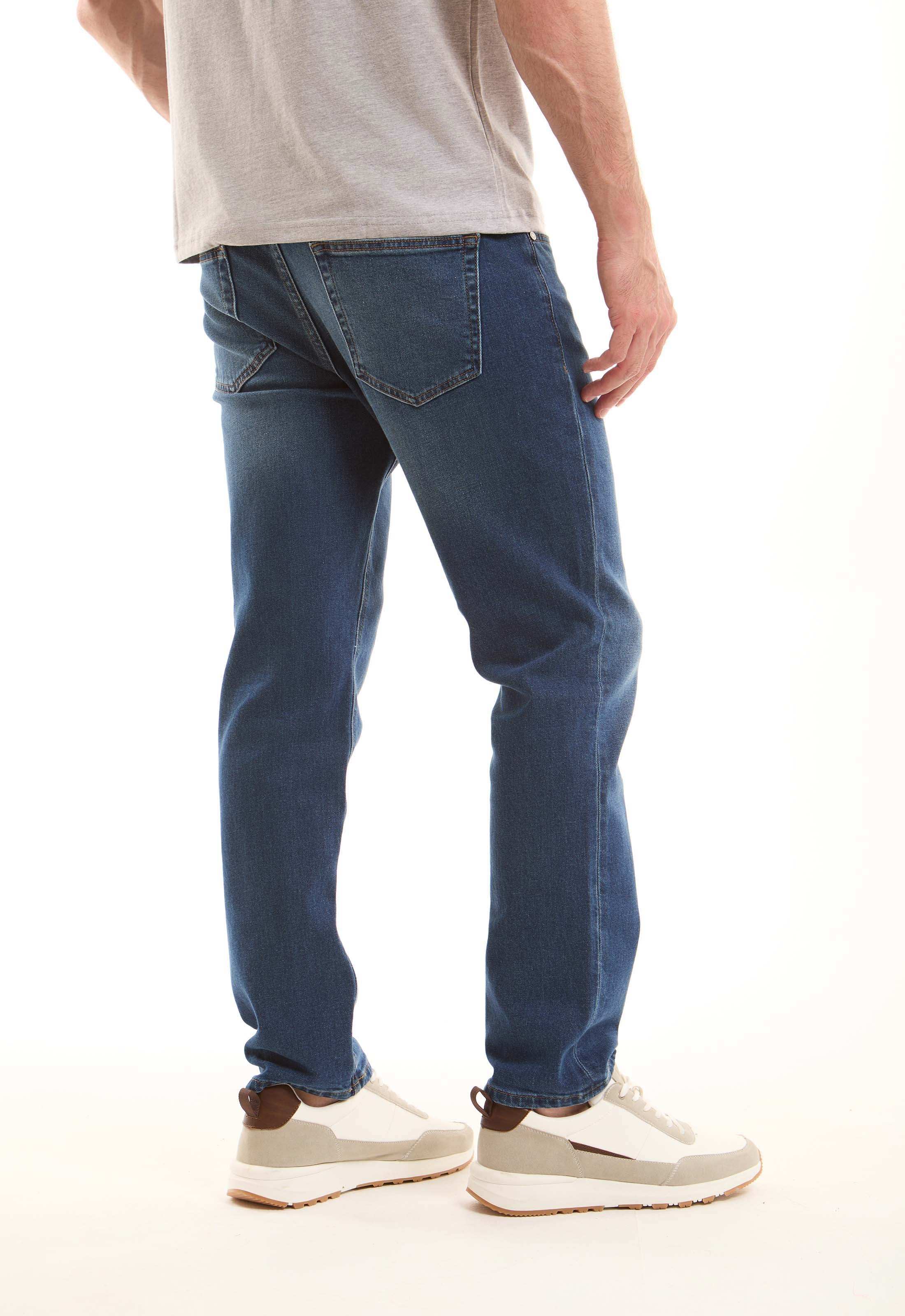 جينز مرن بقصة ضيقة