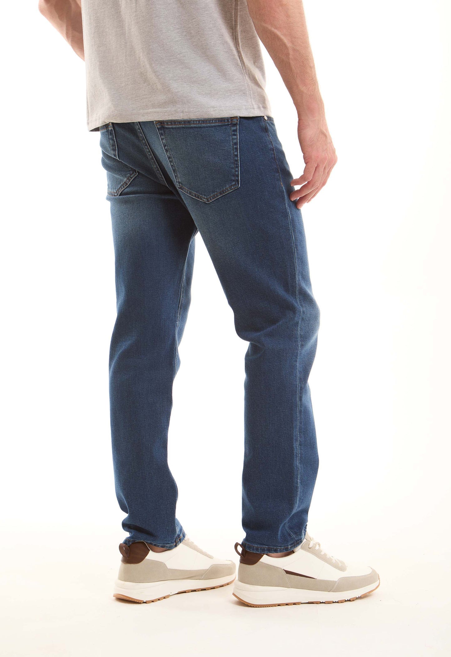 جينز مرن بقصة ضيقة