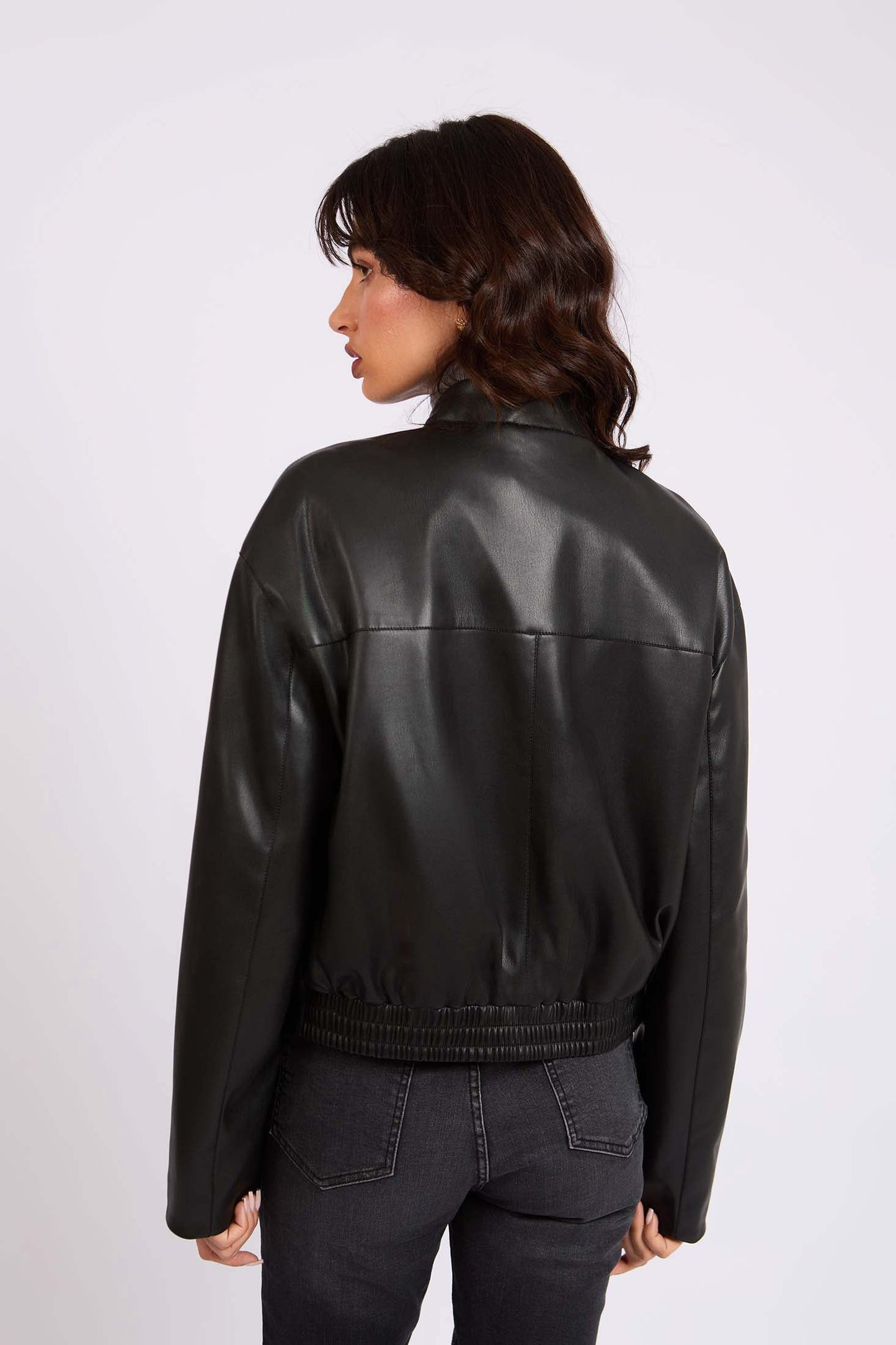 سترة نسائية عادية سوداء