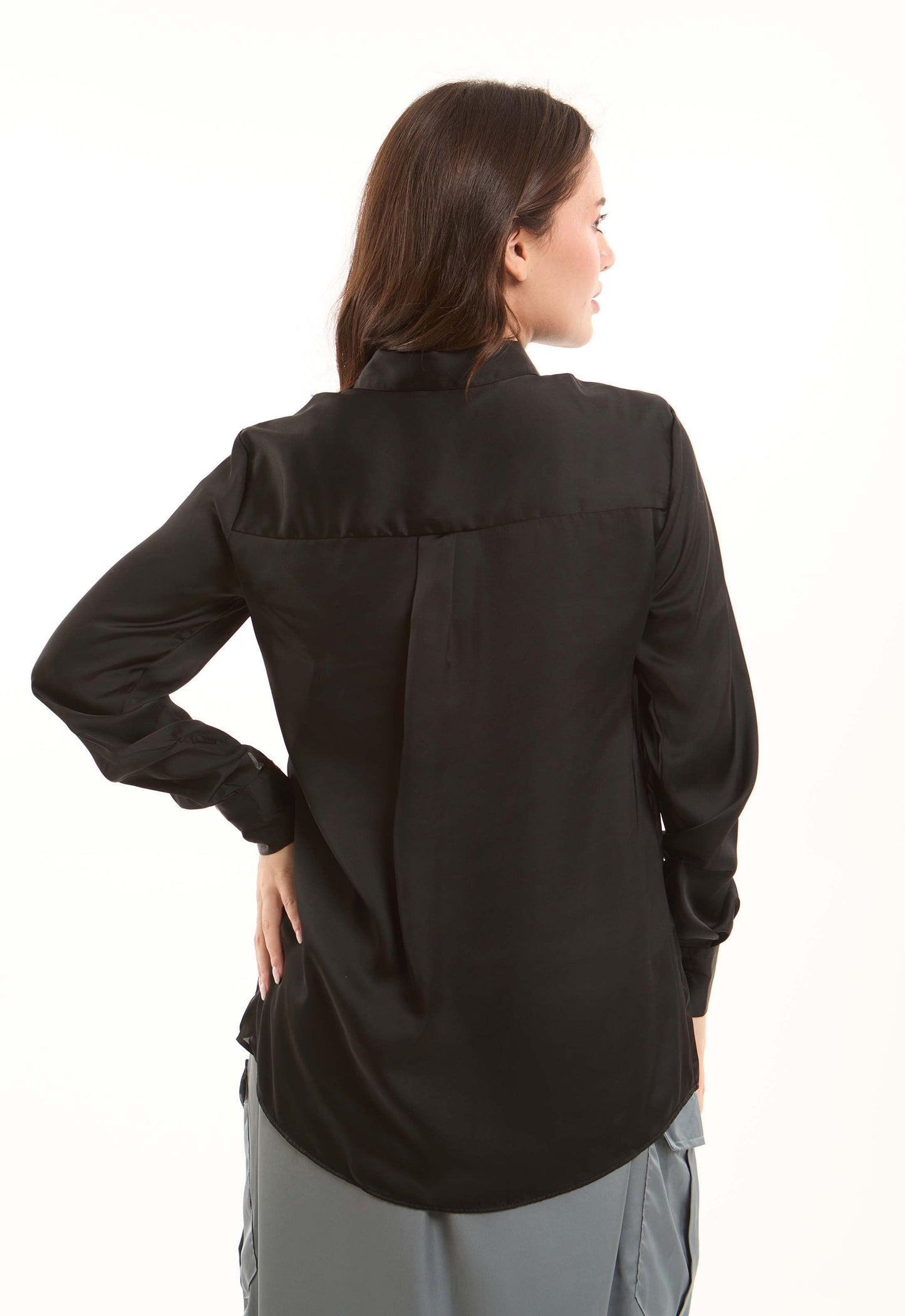 قميص طويل بتصميم بسيط أنيق