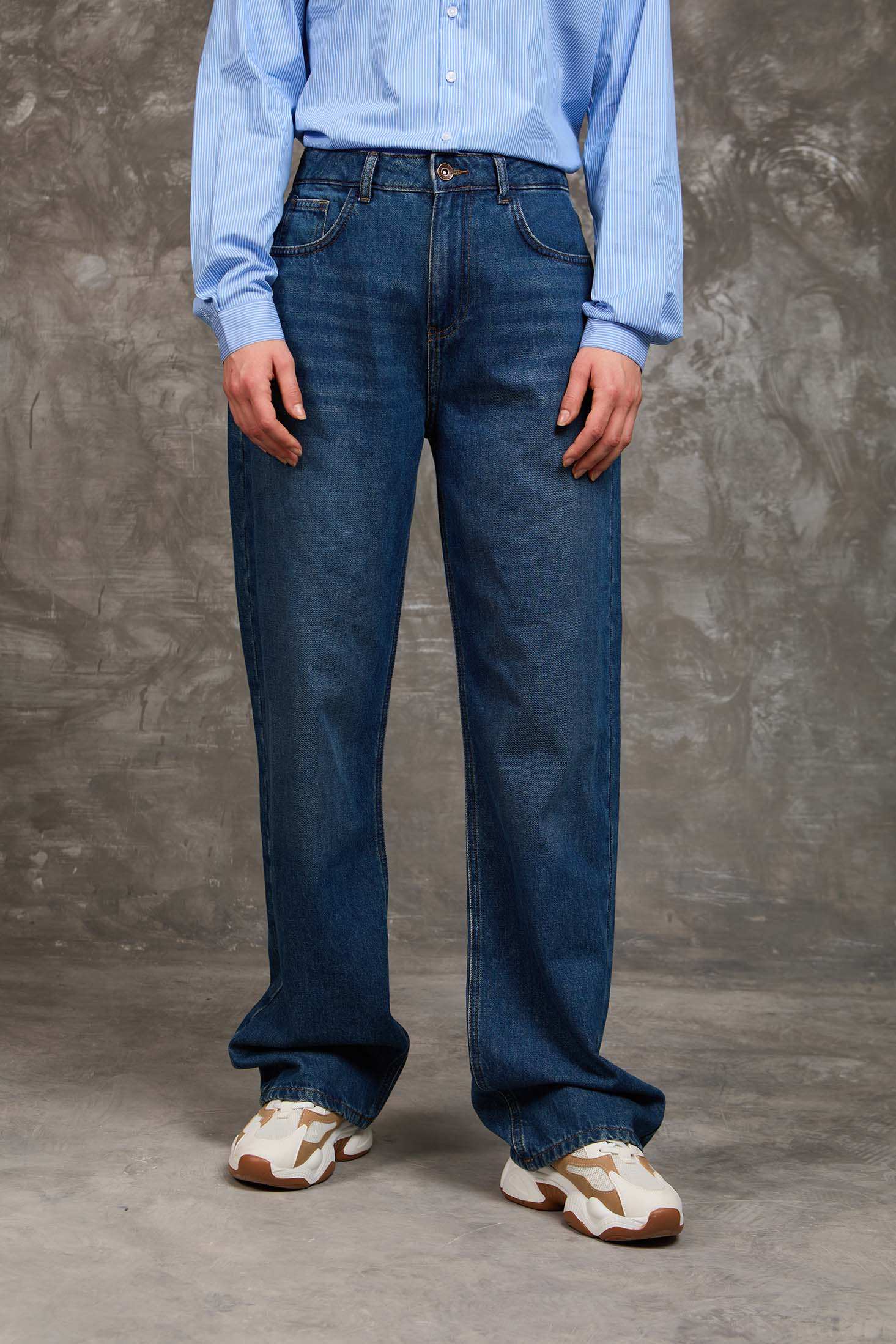 جينز دنيم واسع الساق بتصميم أنيق