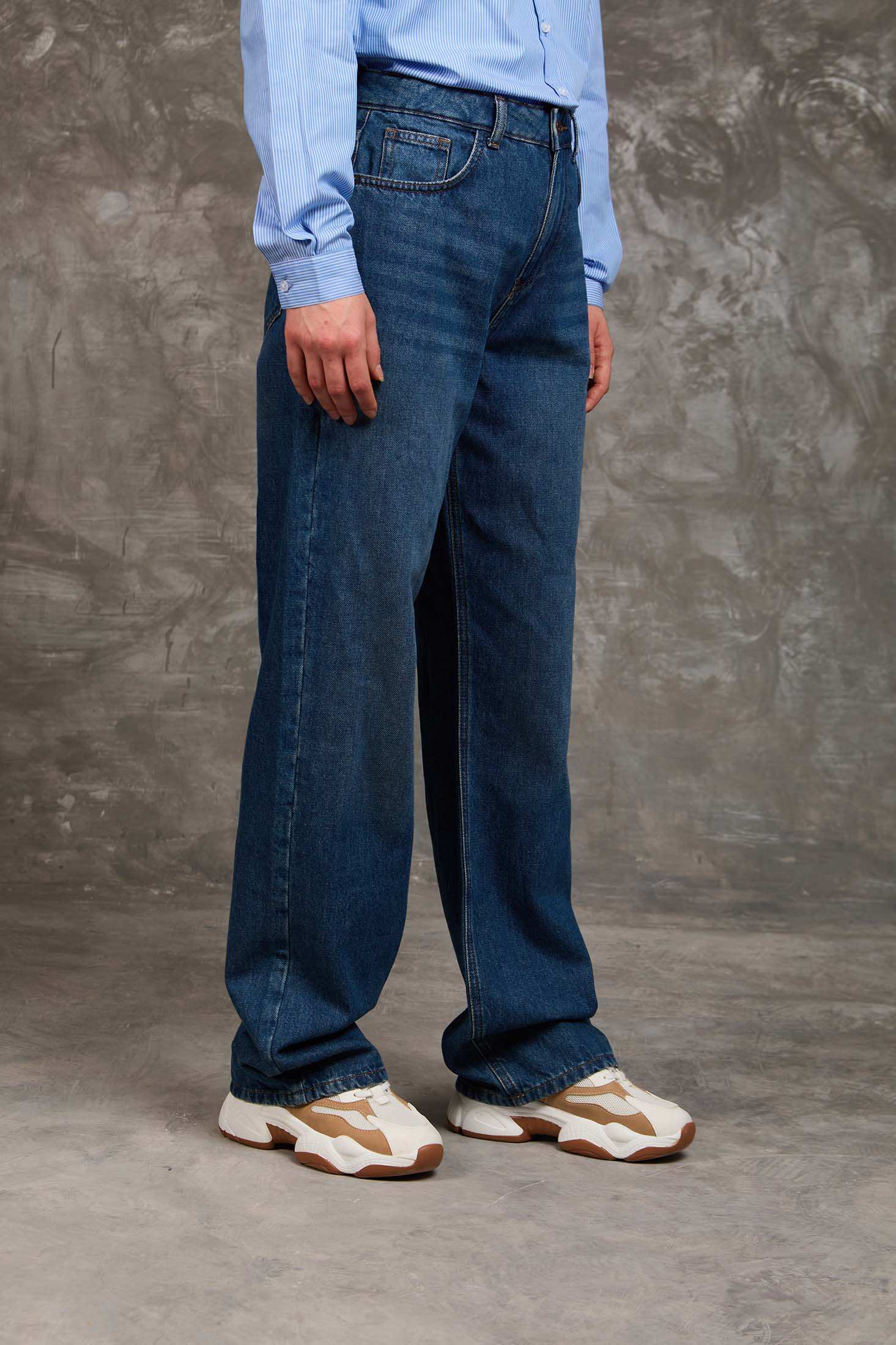 جينز دنيم واسع الساق بتصميم أنيق