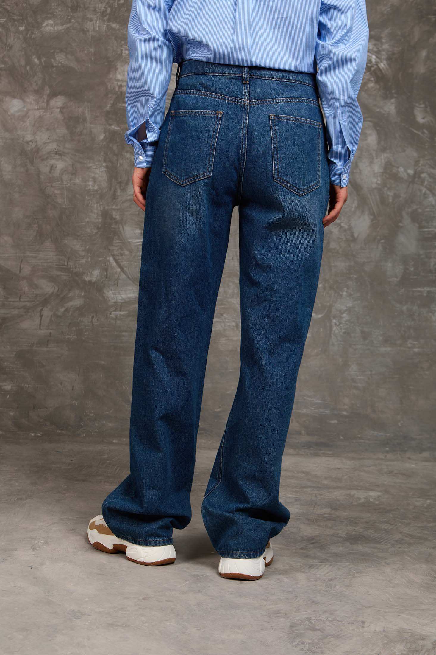 جينز دنيم واسع الساق بتصميم أنيق