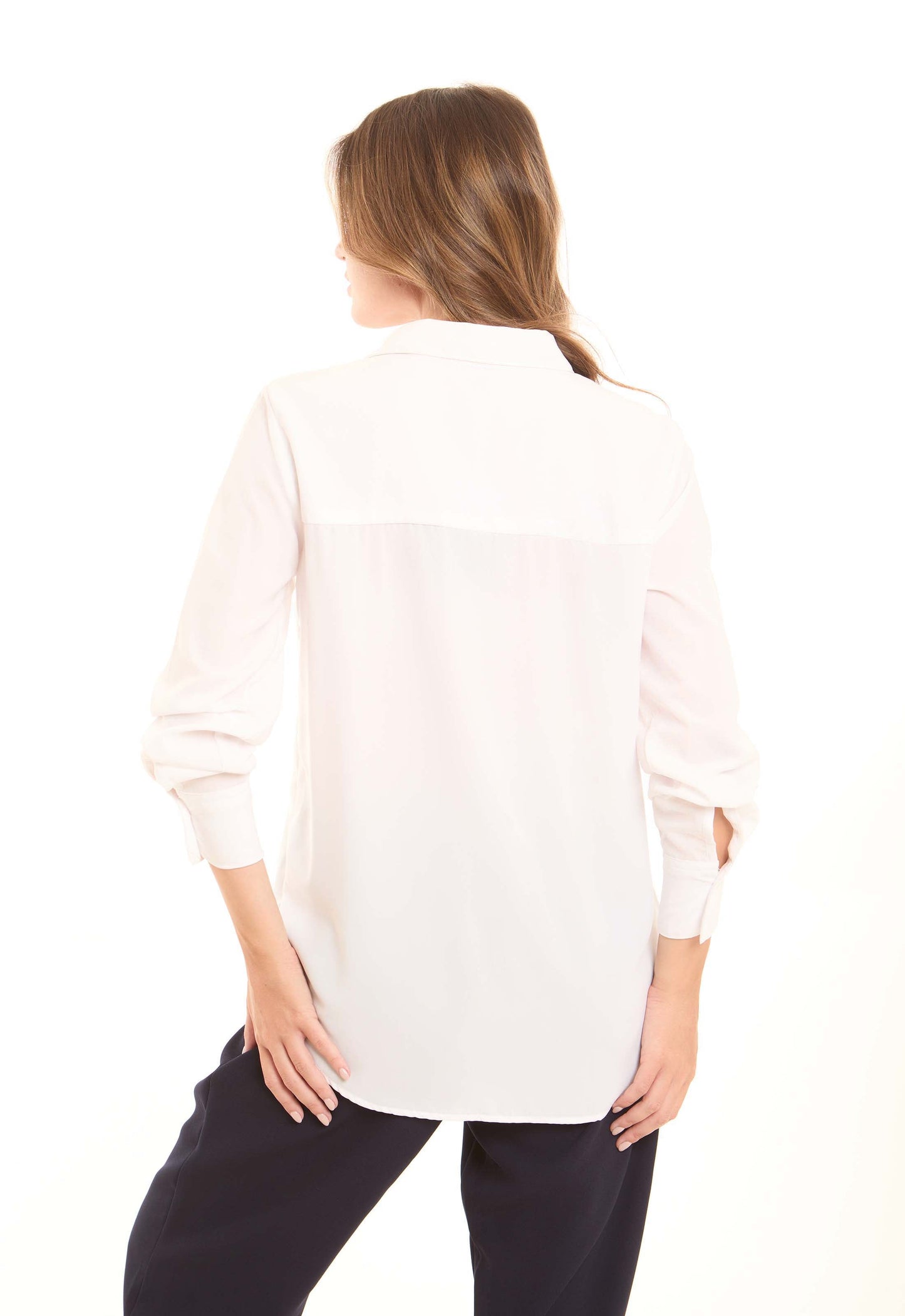 قميص طويل بتصميم بسيط أنيق