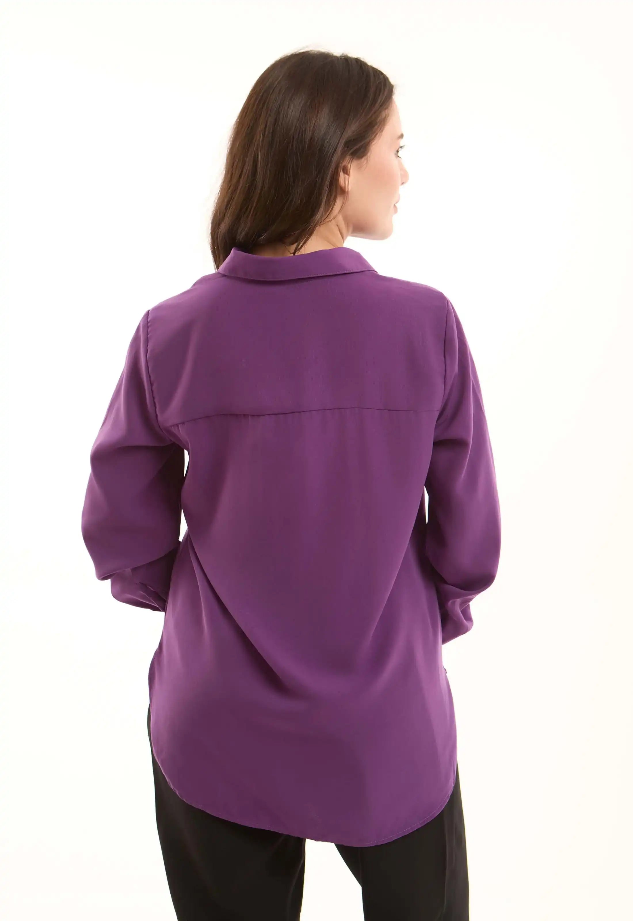 قميص طويل بتصميم بسيط أنيق