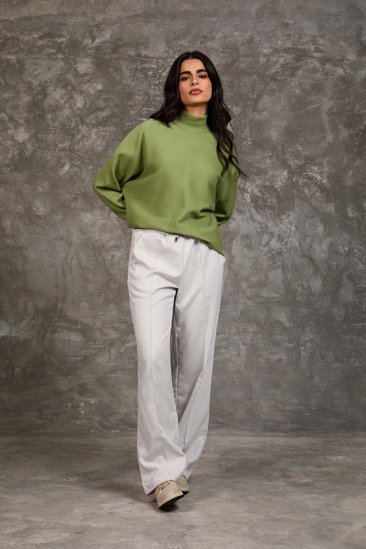 سترة رياضية نسائية بلون أحمر عادي