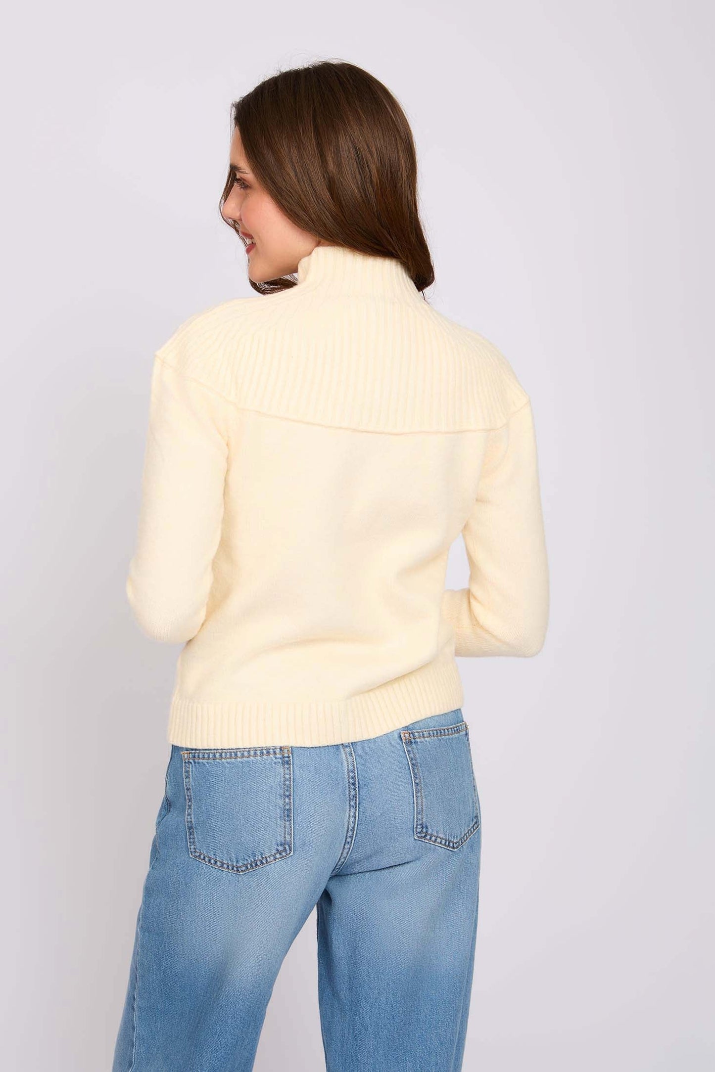 بلوفر أسود نسائي عادي