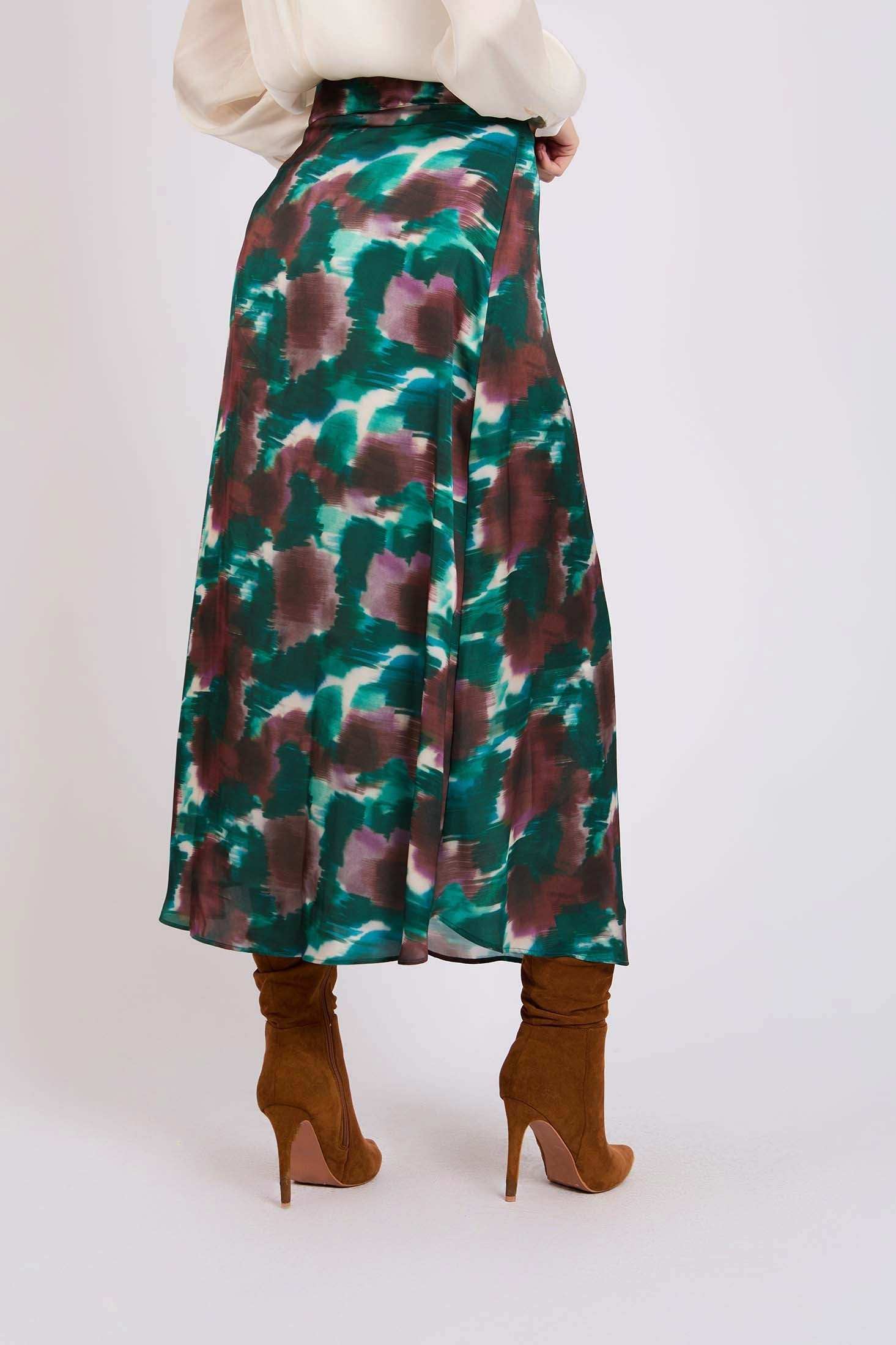 تنورة نسائية بفيت عادي متعددة الألوان