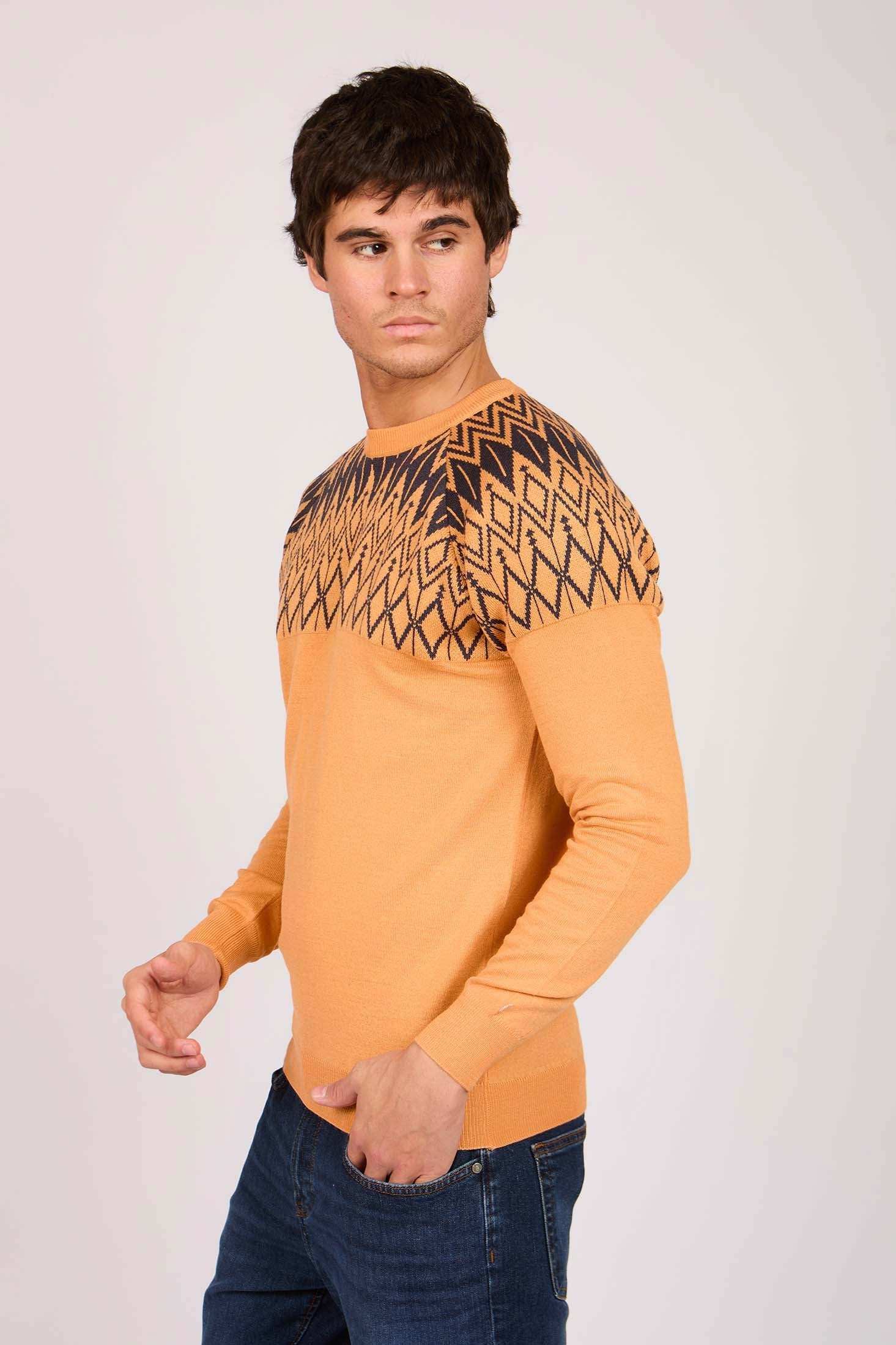 بلوفر للرجال العاديين باللون البرتقالي