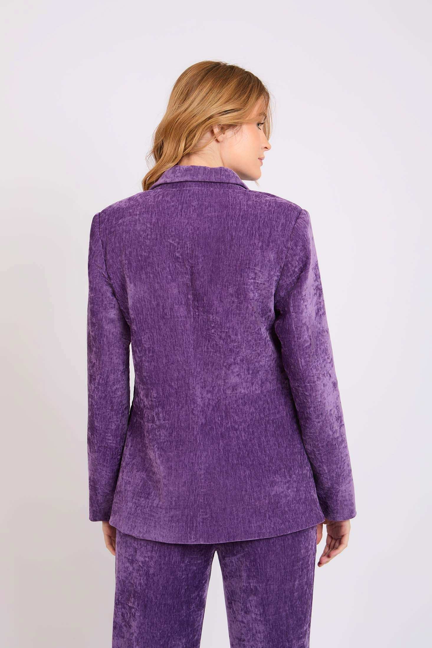 بناء عادي بليزر بنفسجي