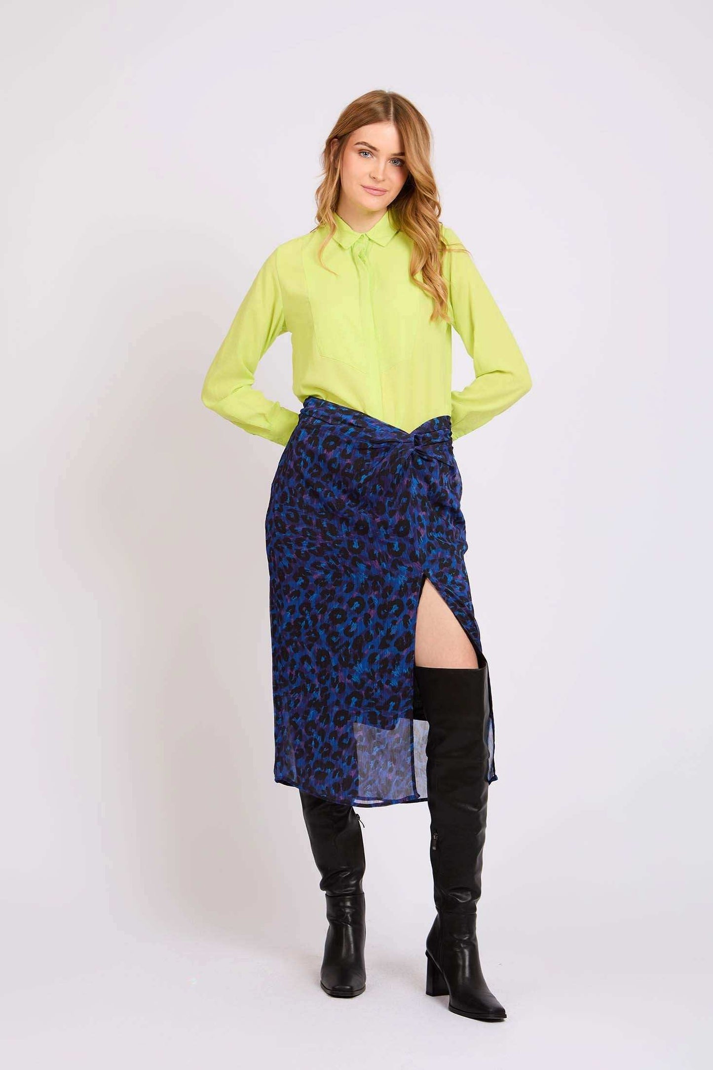 تنورة نسائية بفيت عادي أزرق