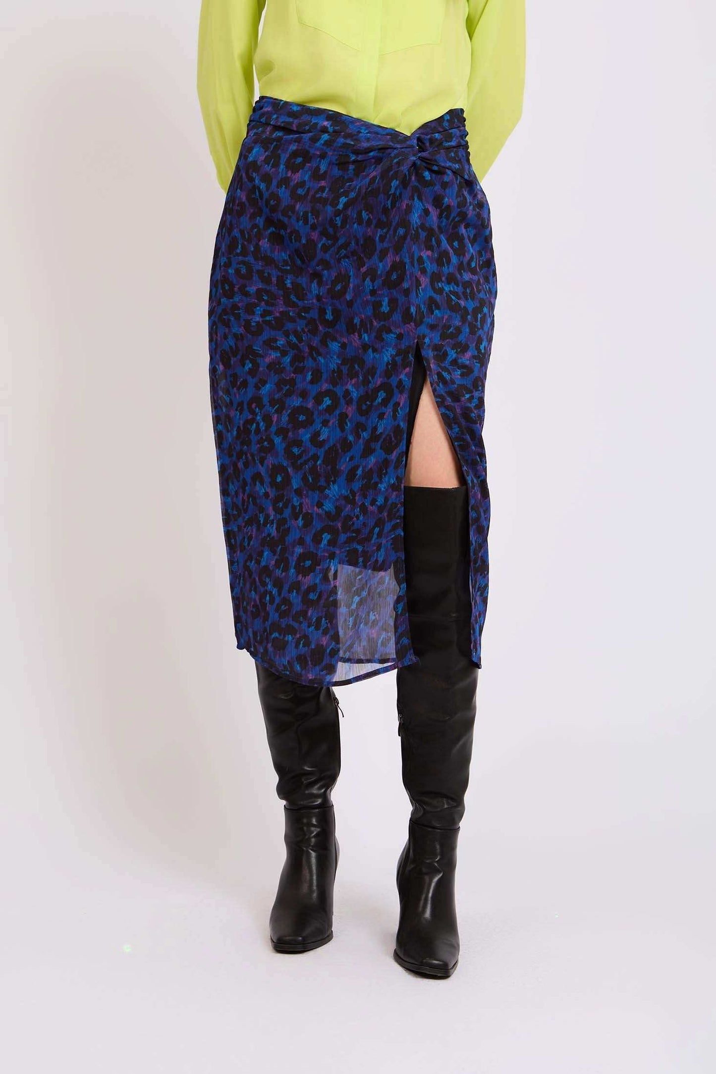 تنورة نسائية بفيت عادي أزرق