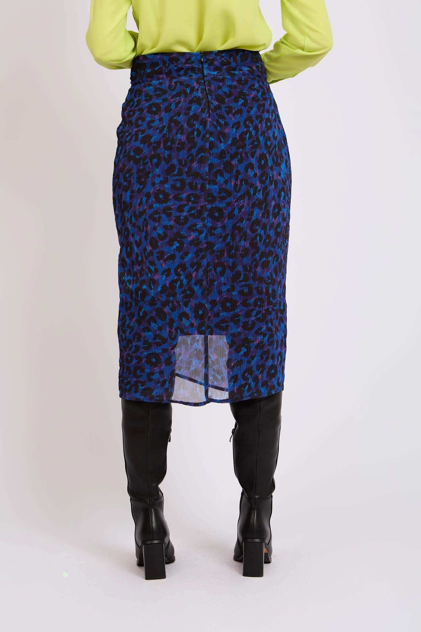 تنورة نسائية بفيت عادي أزرق