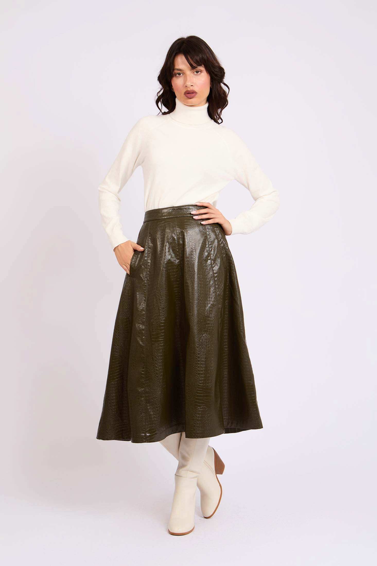 تنورة نسائية بفيت عادي أخضر