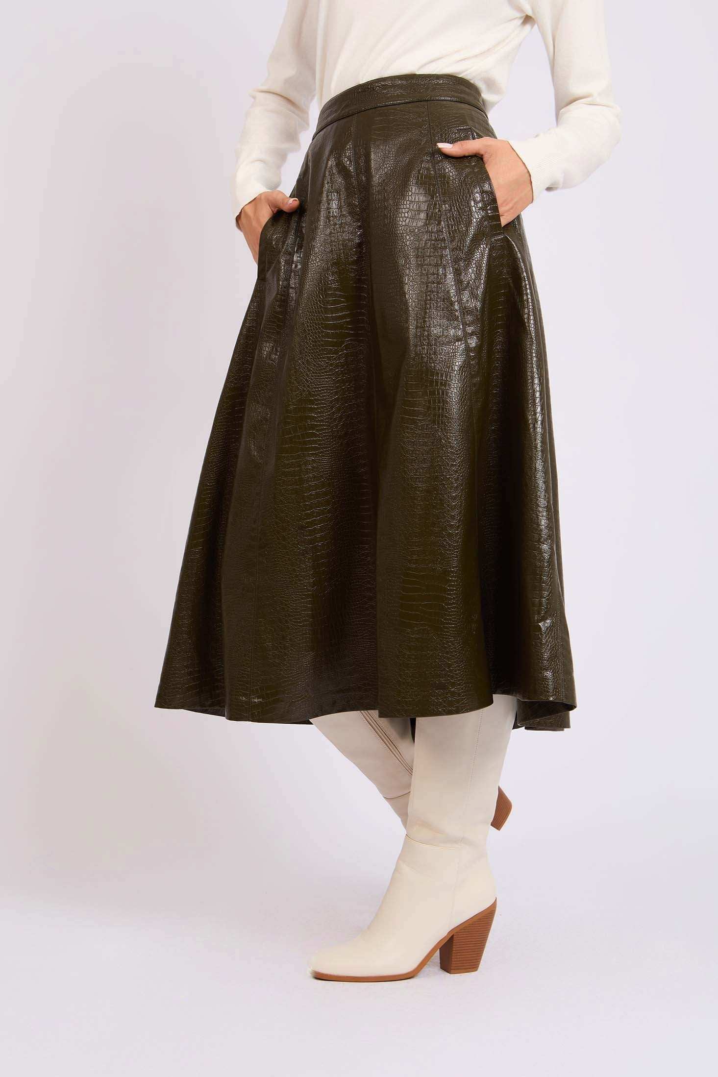 تنورة نسائية بفيت عادي أخضر