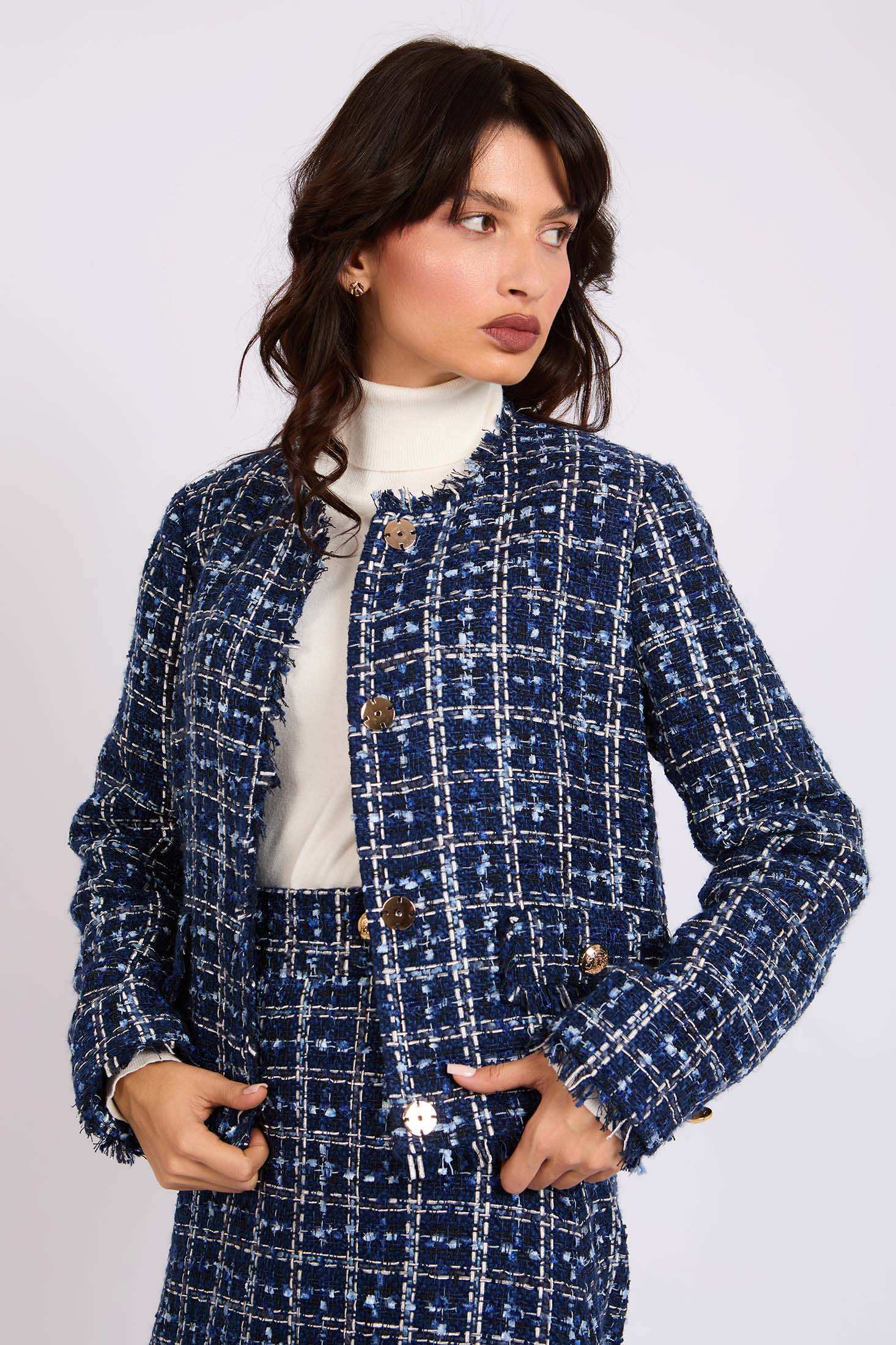 سترة نسائية عادية باللون الأزرق