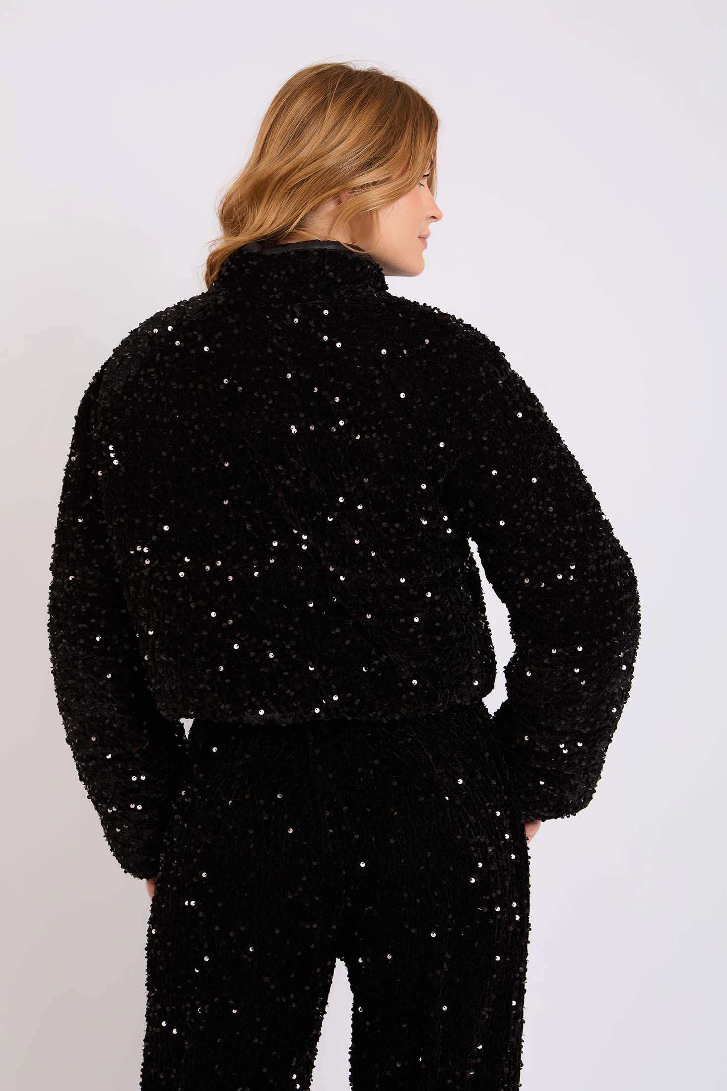 سترة نسائية عادية سوداء