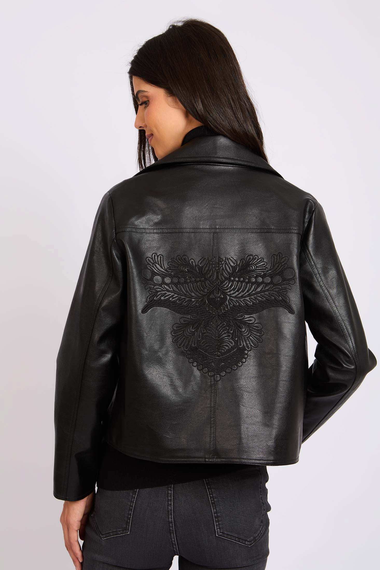 سترة نسائية عادية سوداء