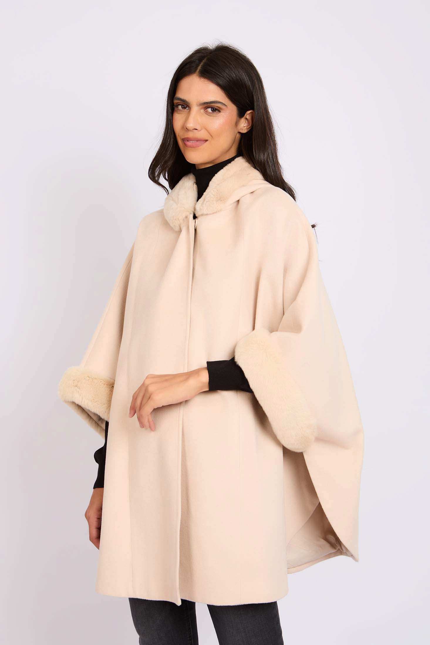 نساء كيب وول كاميل