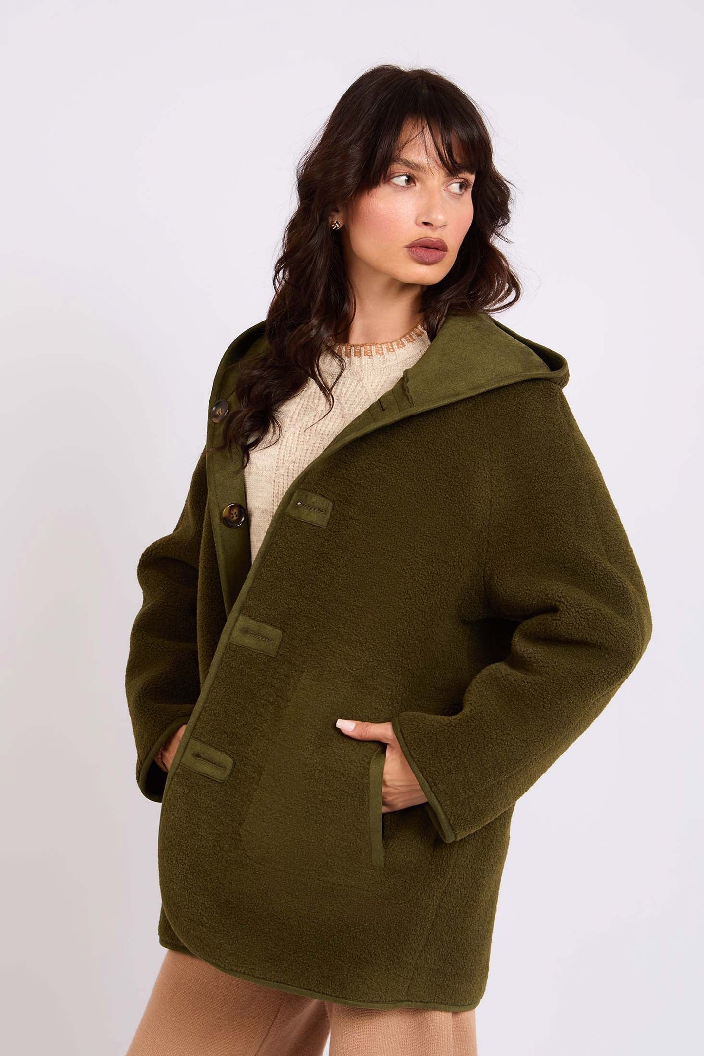 سترة نسائية عادية باللون الأخضر