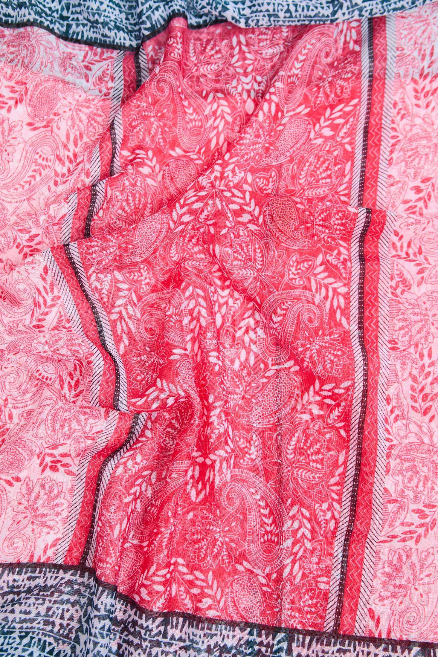 وشاح نسائي متعدد الألوان