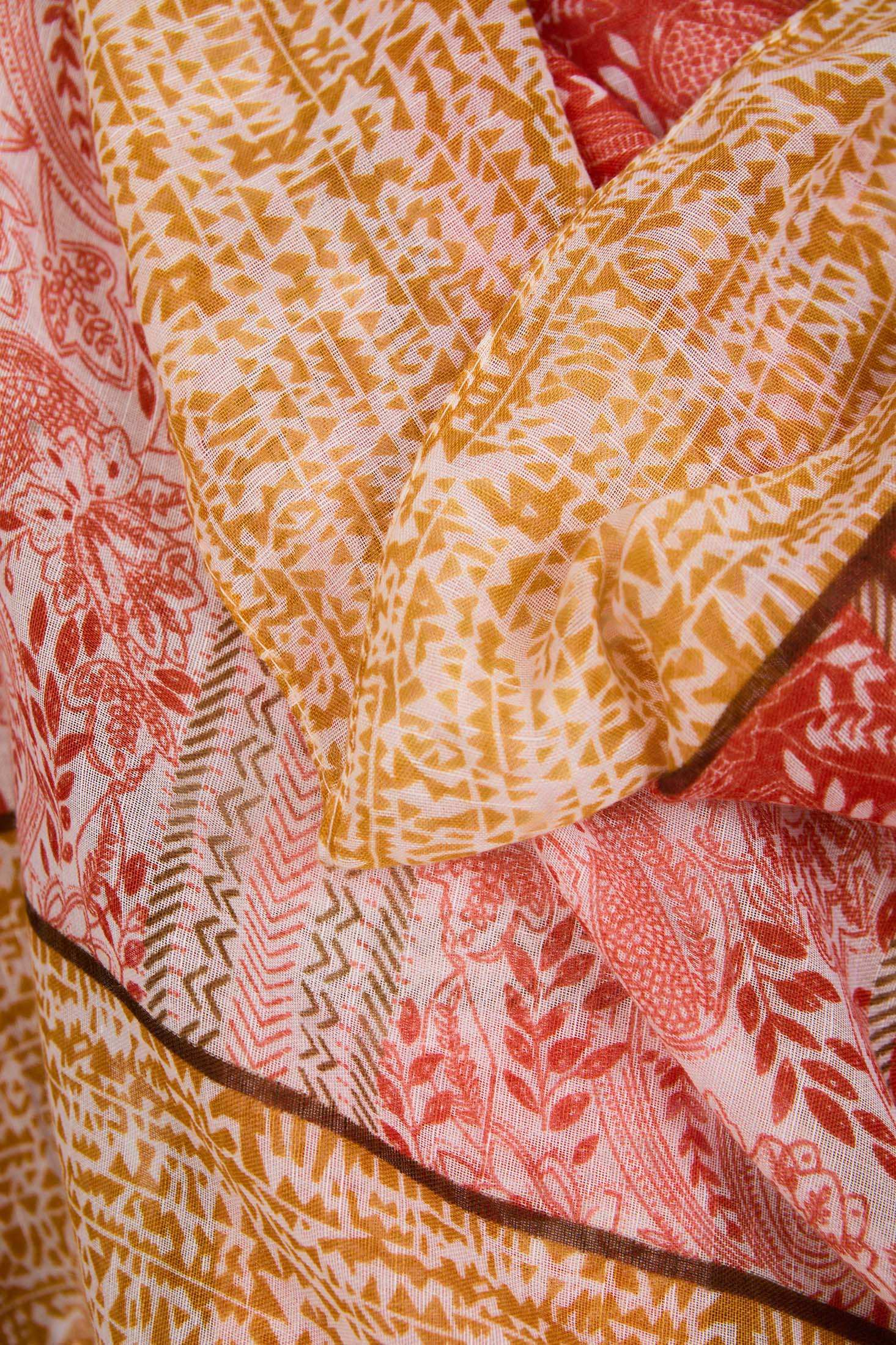 وشاح نسائي متعدد الألوان