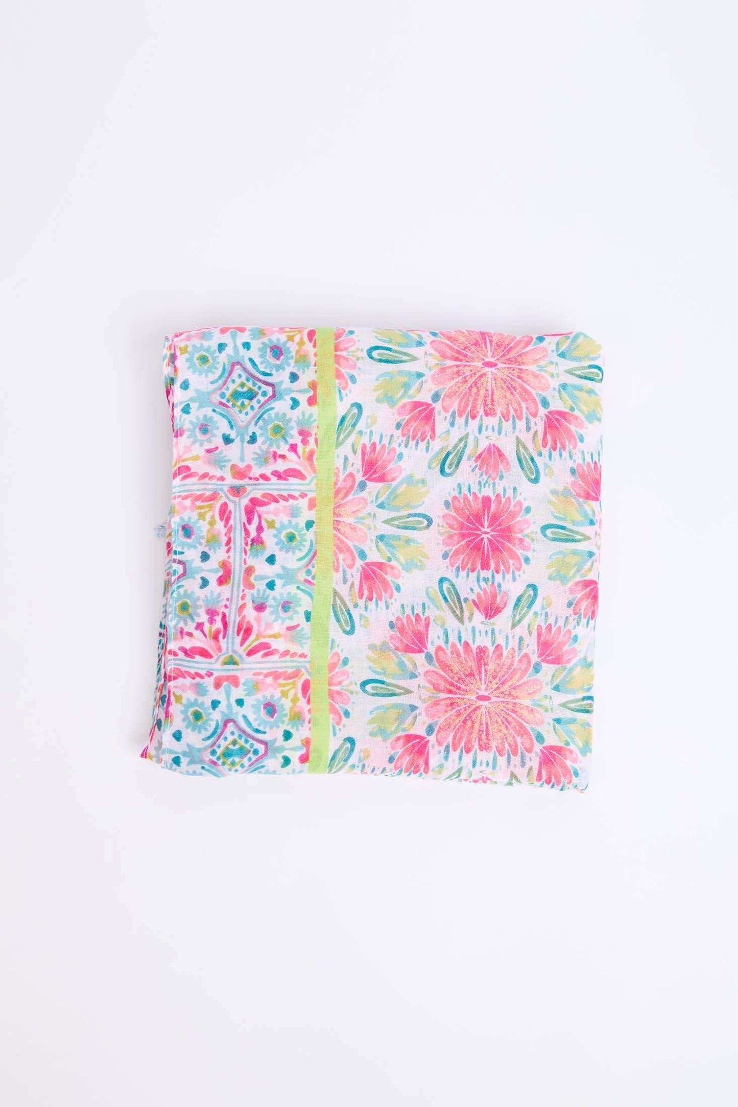 وشاح نسائي متعدد الألوان