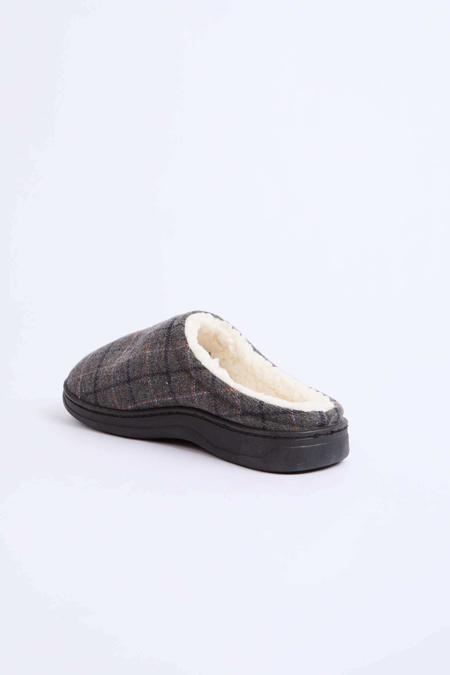 أحذية الرجال الرمادية