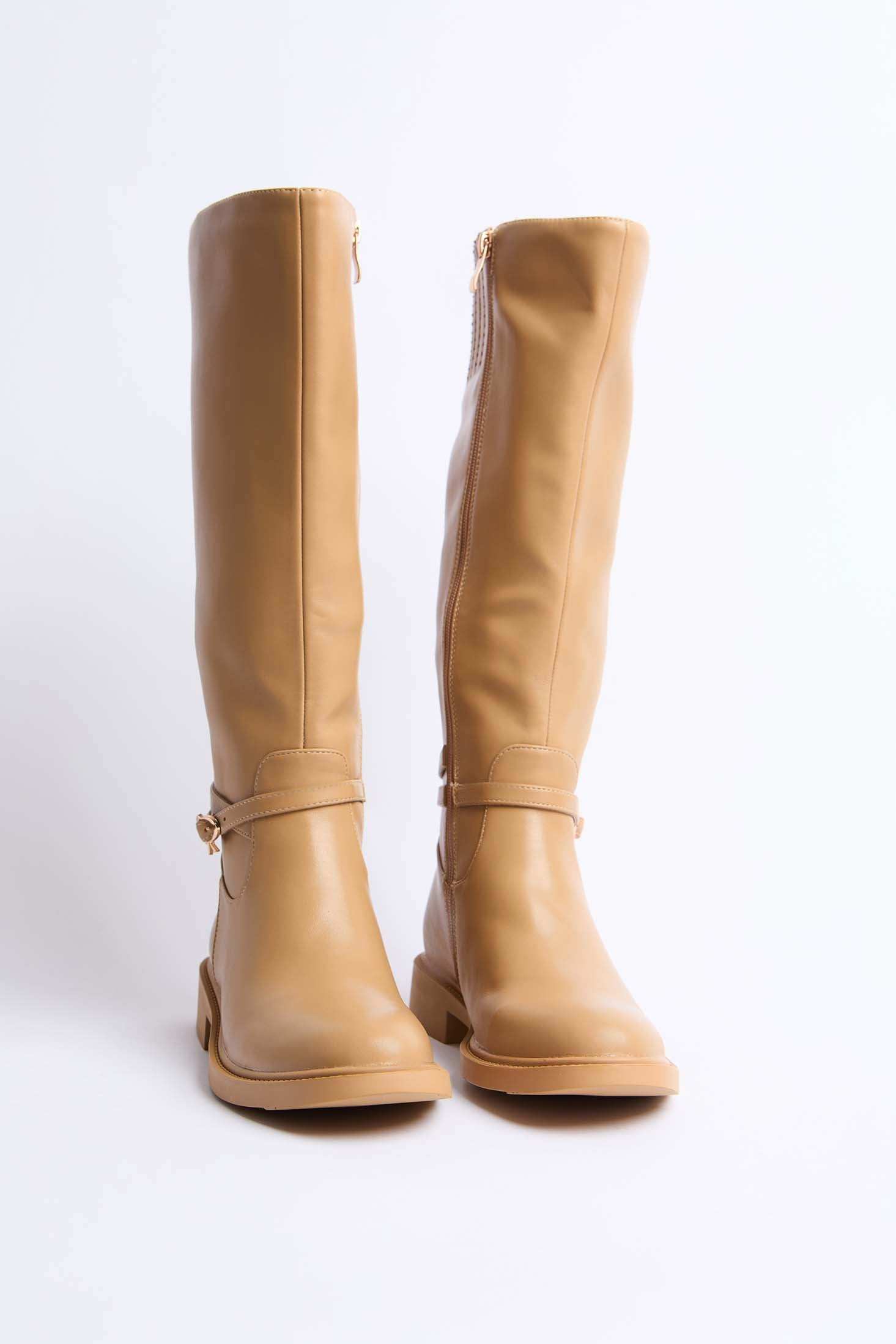 أحذية نسائية بنية