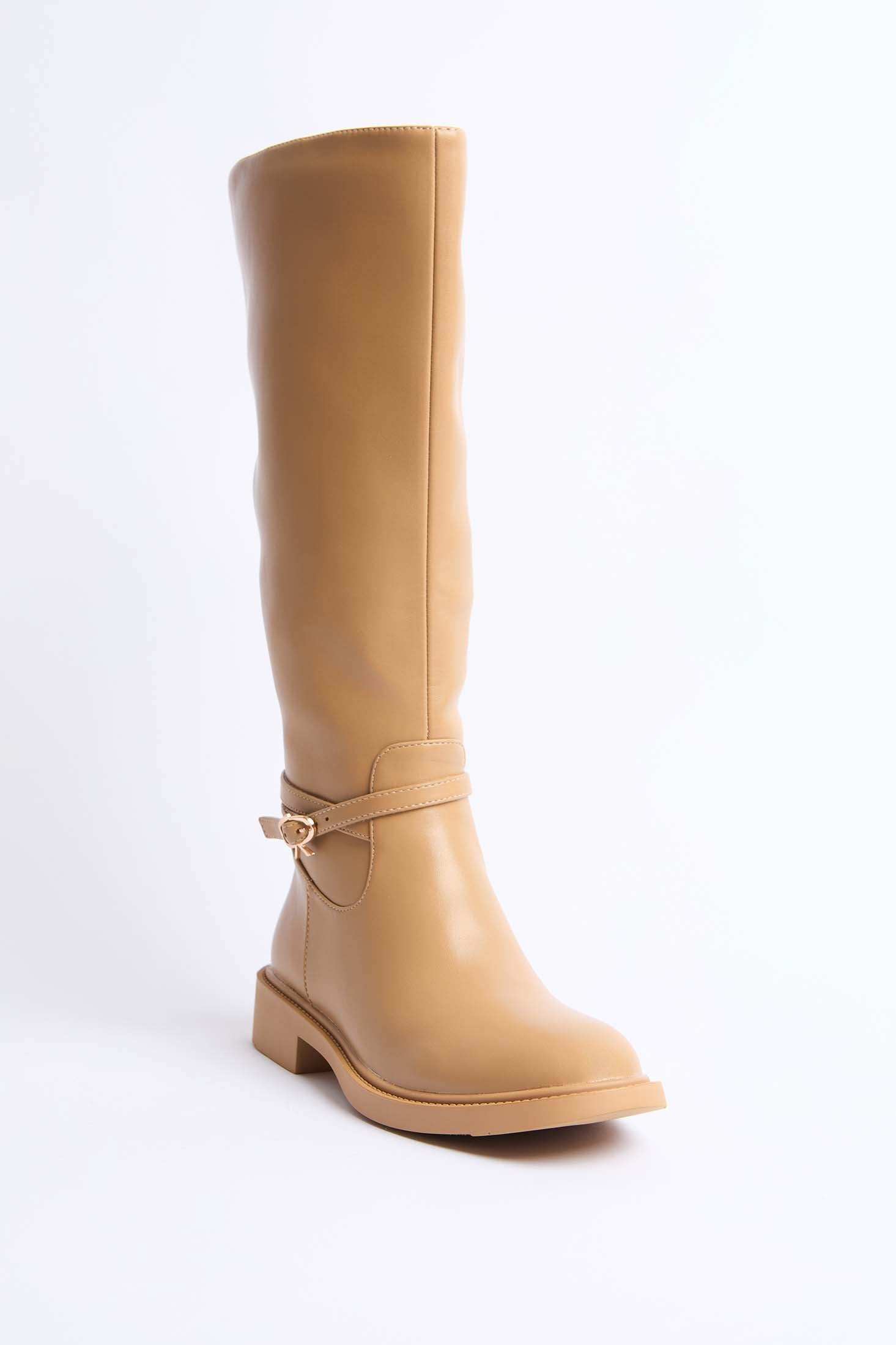 أحذية نسائية بنية