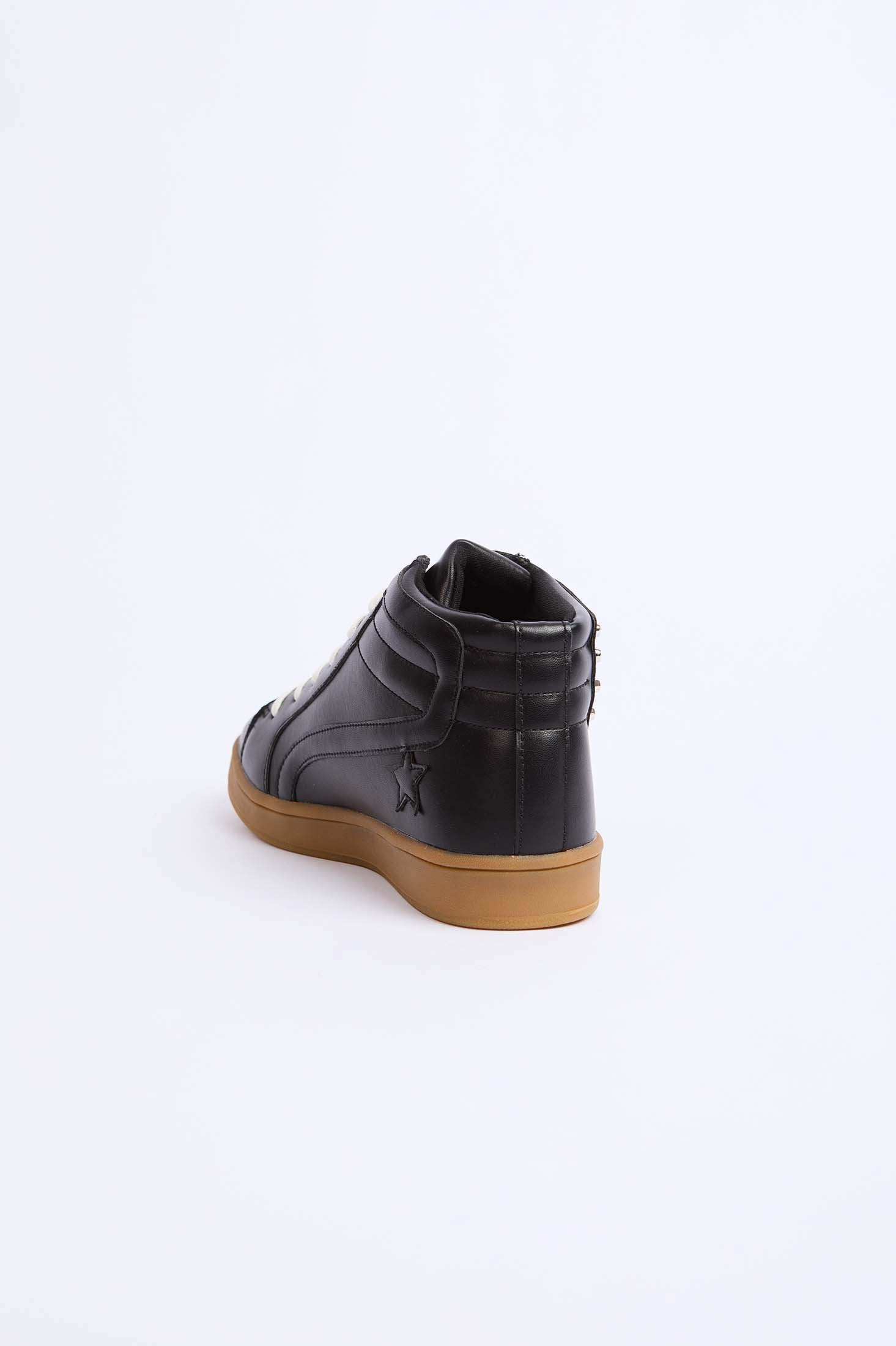 أحذية نسائية سوداء