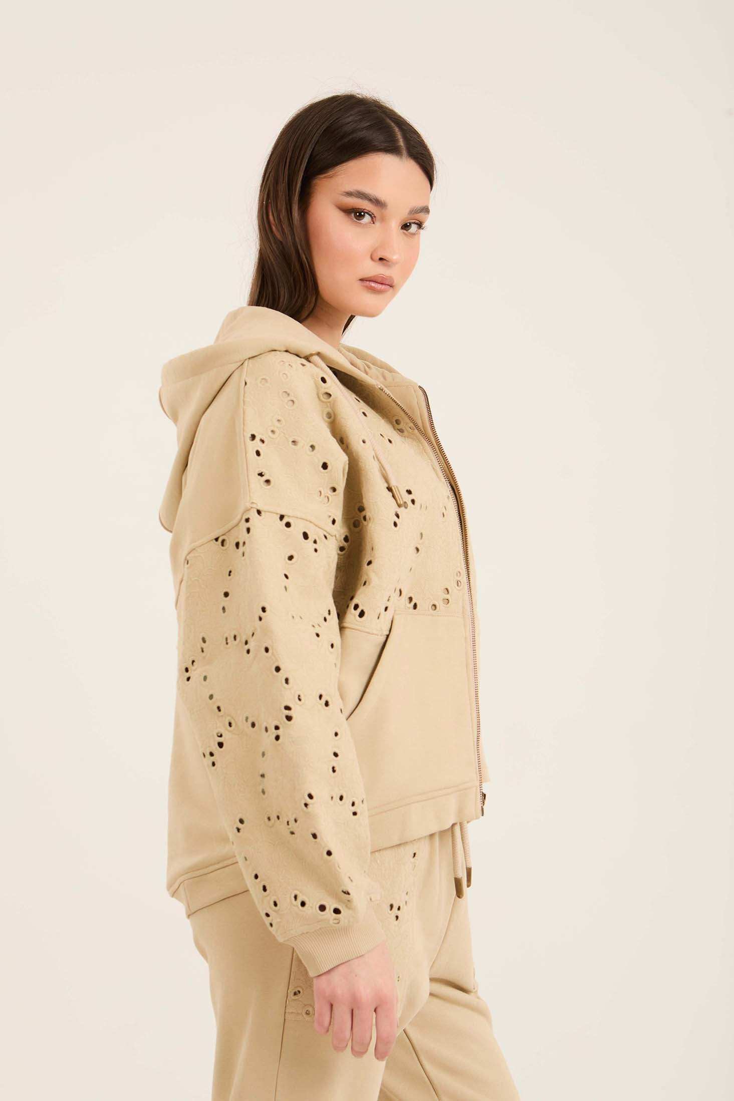 هودي مخرم بأكمام طويلة وسوستة