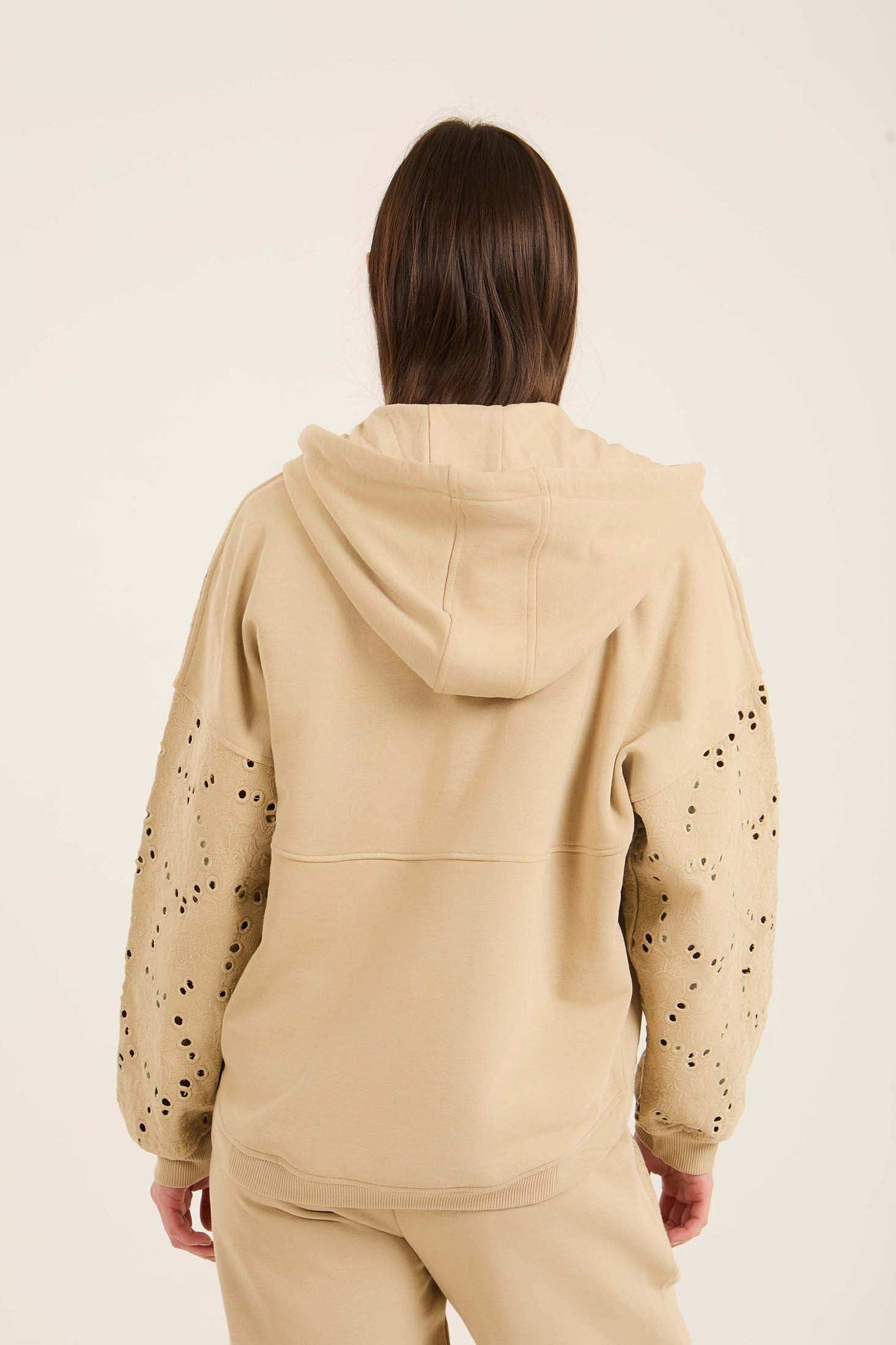 هودي مخرم بأكمام طويلة وسوستة