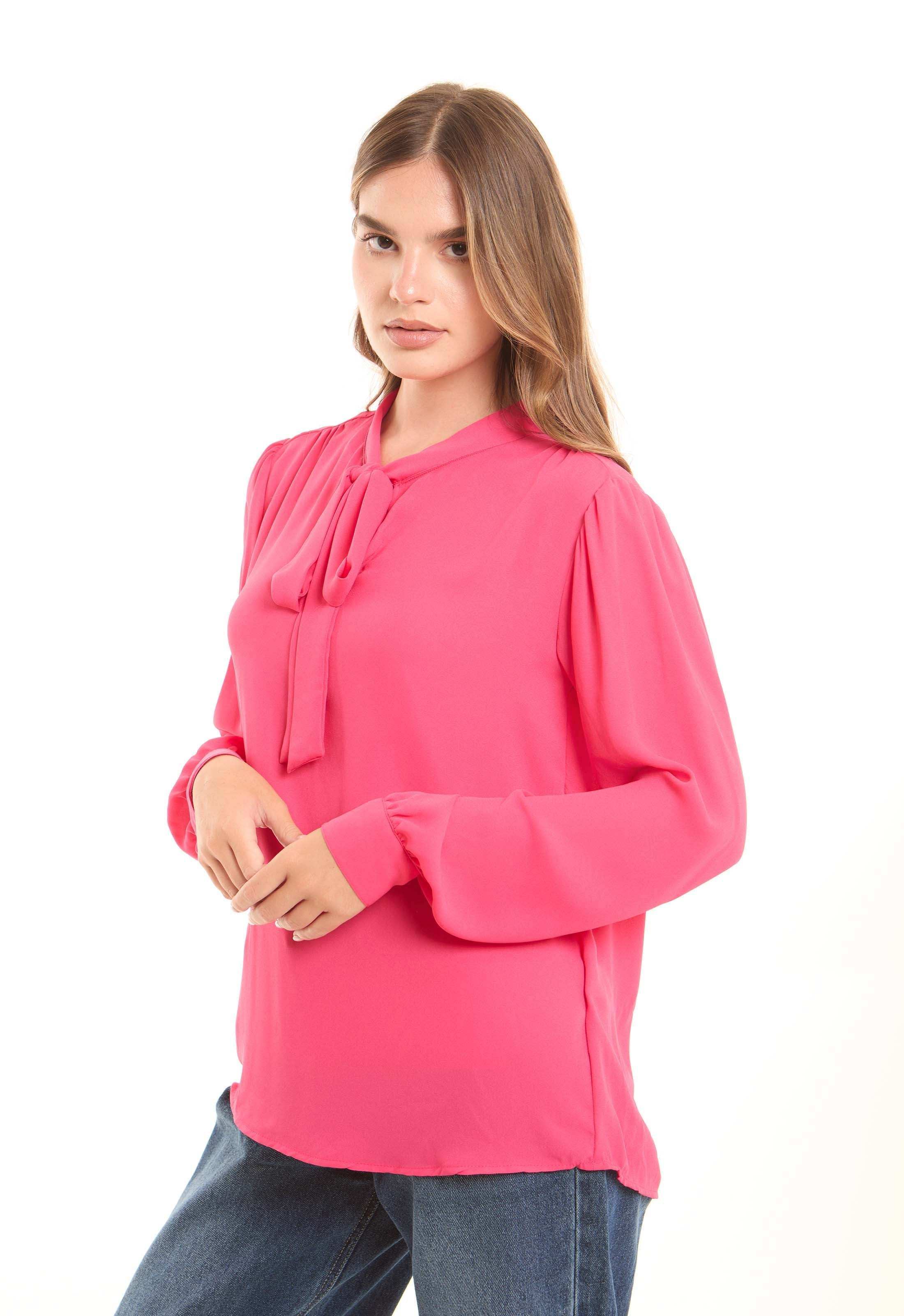 بلوزة سادة أنيقة بربطة عنق