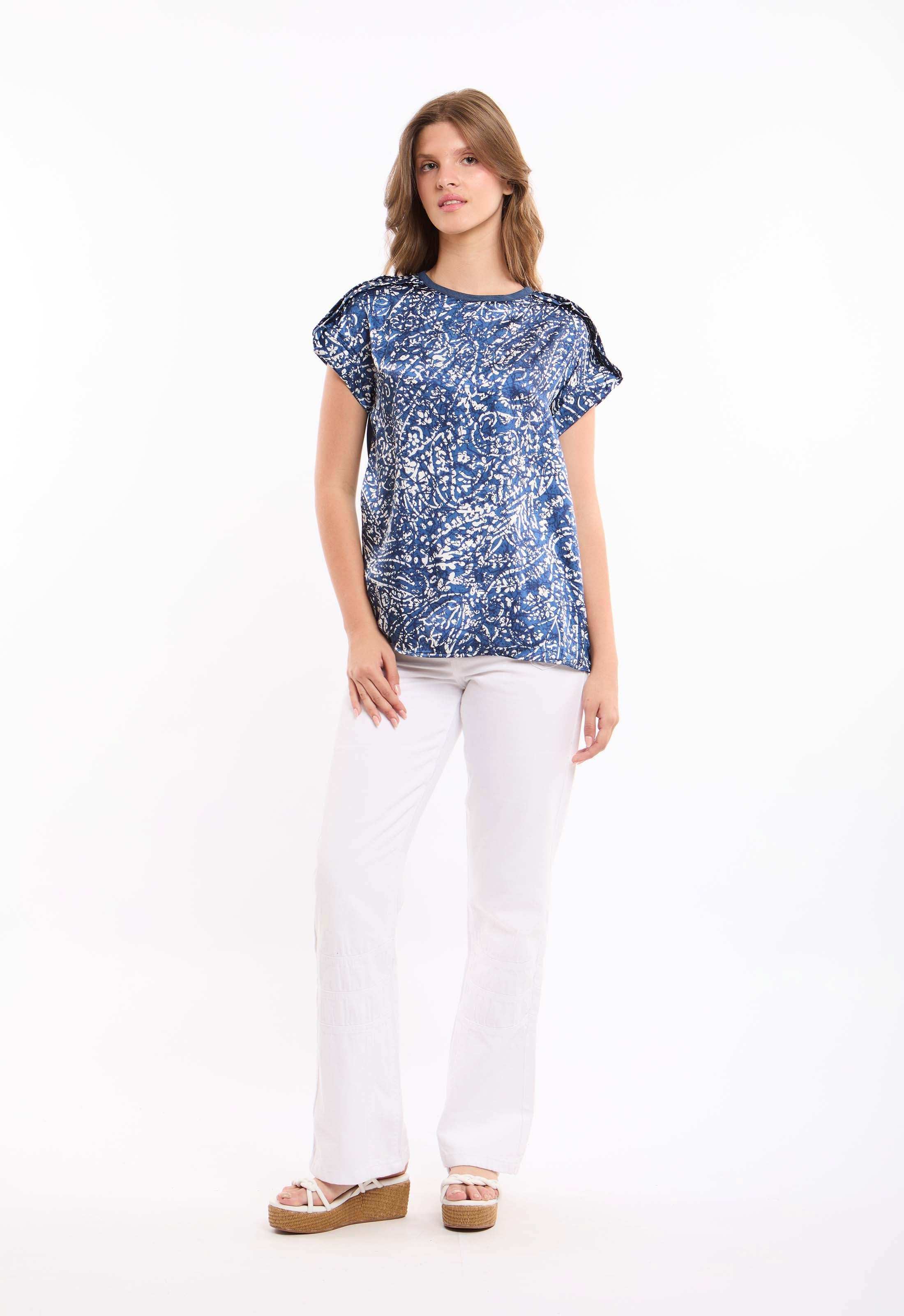 توب منقوش بأكمام قصيرة