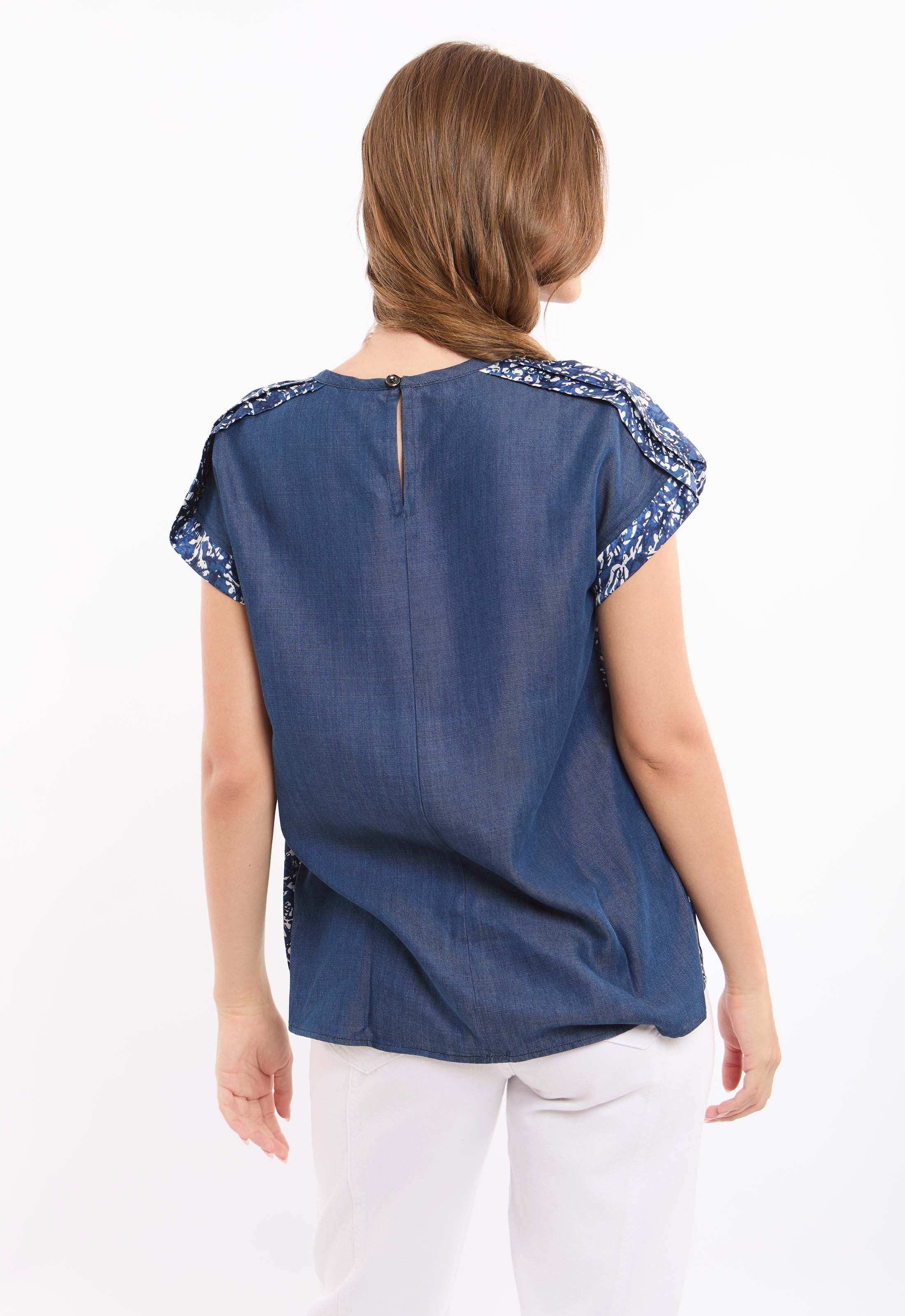 توب منقوش بأكمام قصيرة