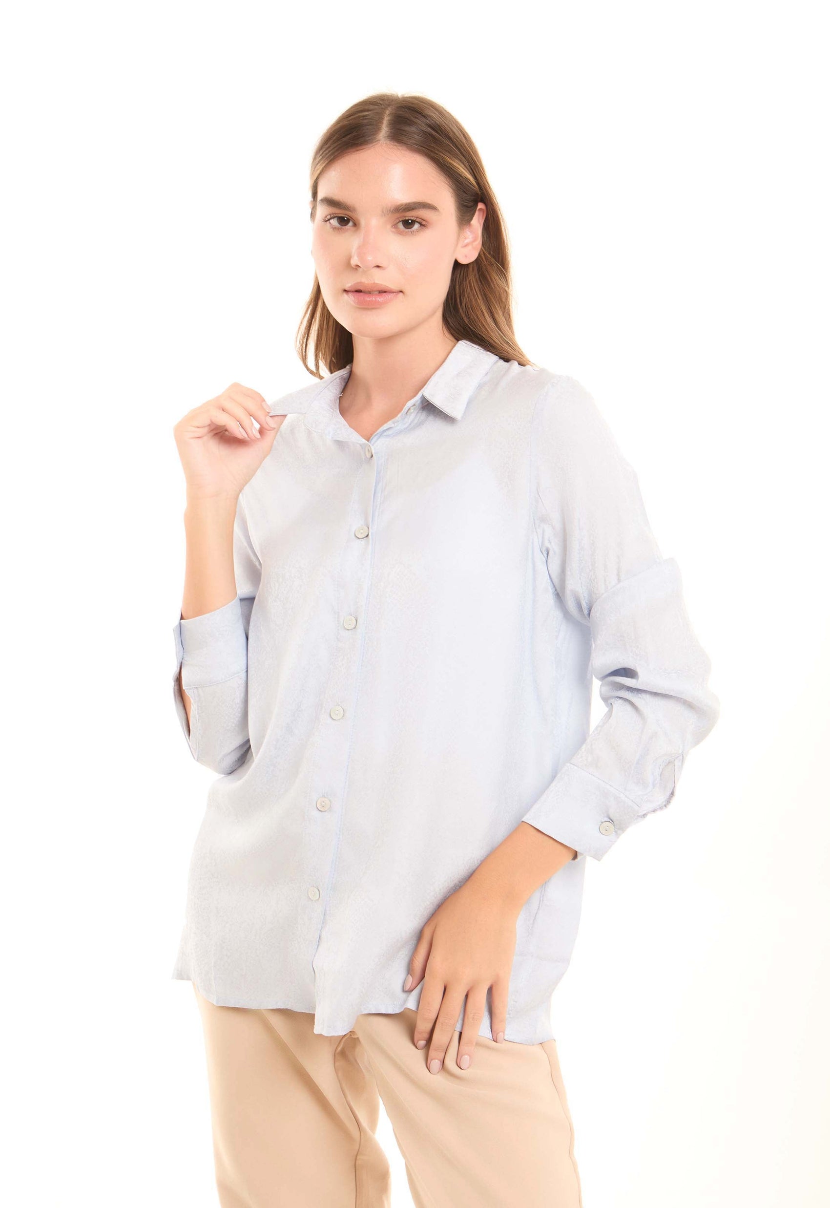 Casual Button-Down Shirt with a Relaxed Fit