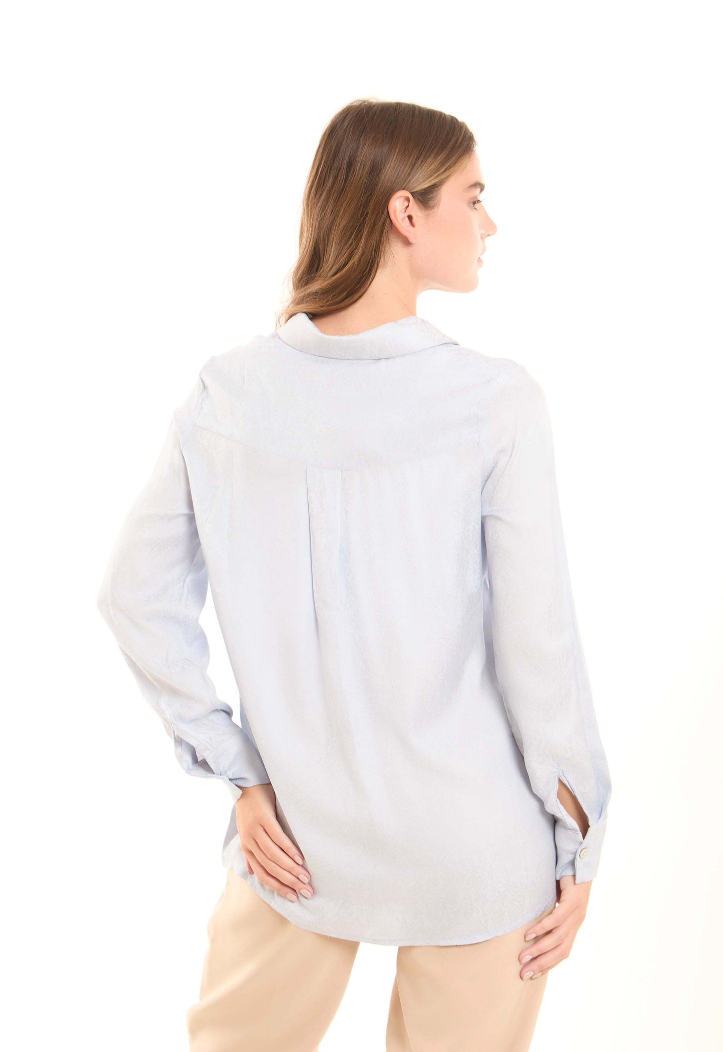 Casual Button-Down Shirt with a Relaxed Fit