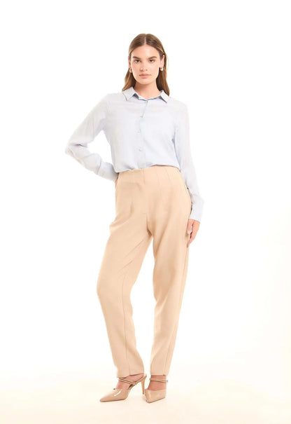 Casual Button-Down Shirt with a Relaxed Fit