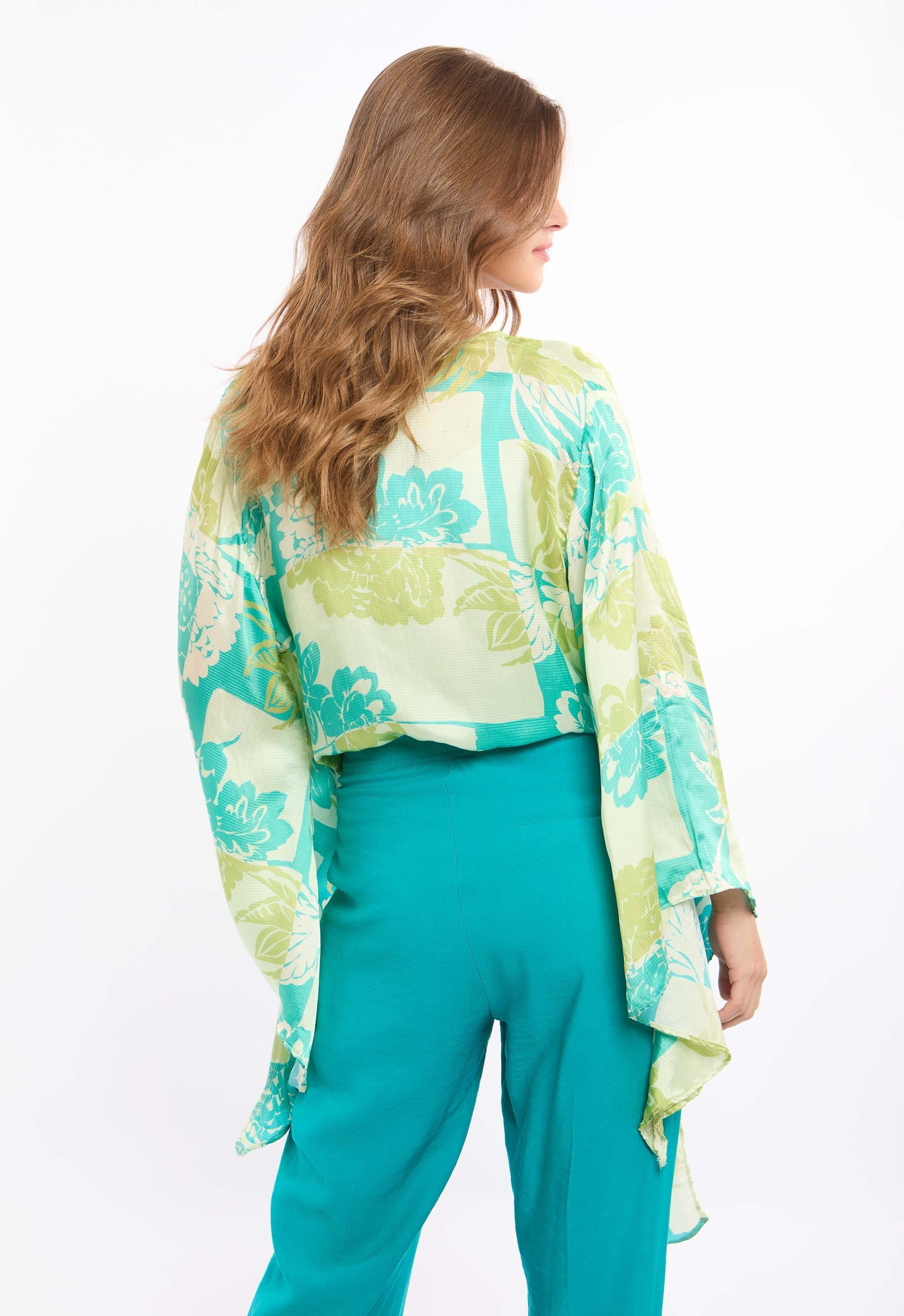 بلوزة ملفوفة بأكمام كيمونو