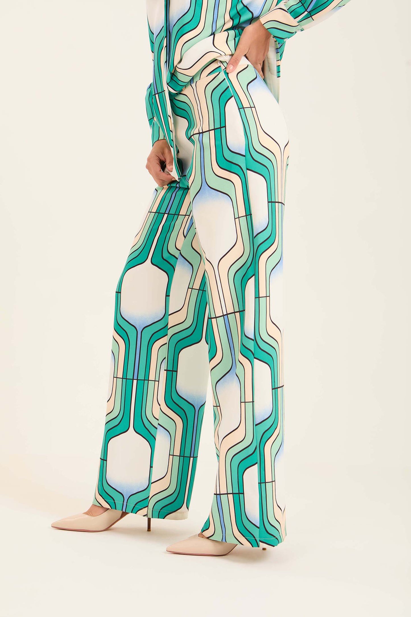 بلوزة نسائية عادية + طقم بنطال - بيج