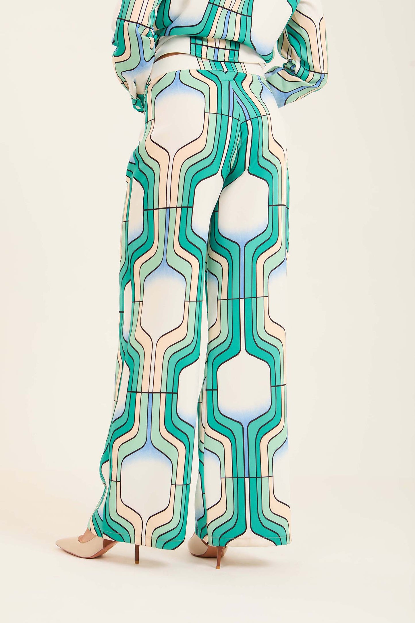 بلوزة نسائية عادية + طقم بنطال - بيج