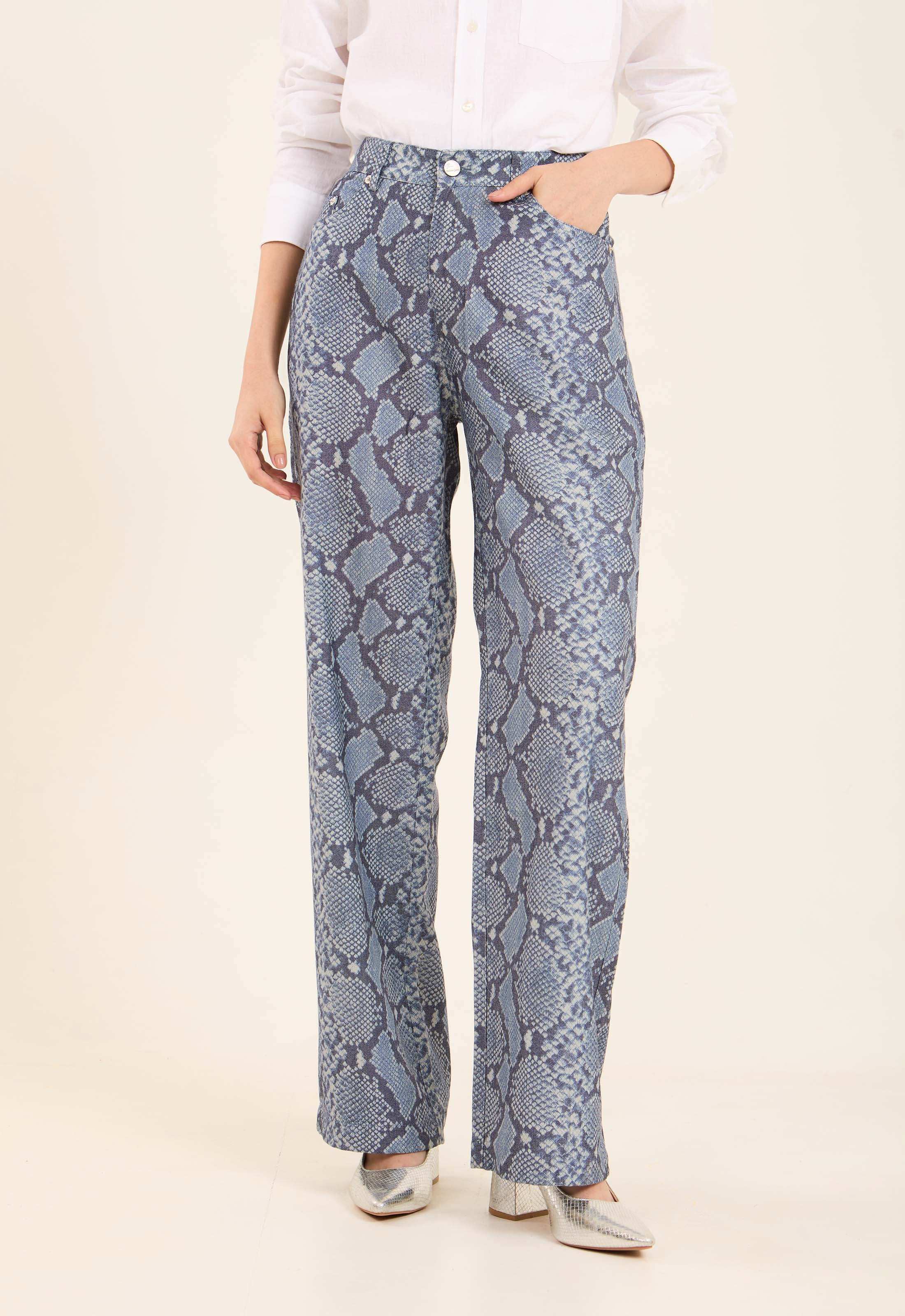 بنطلون بوسط مرتفع وساق مستقيمة بطبعة الثعبان