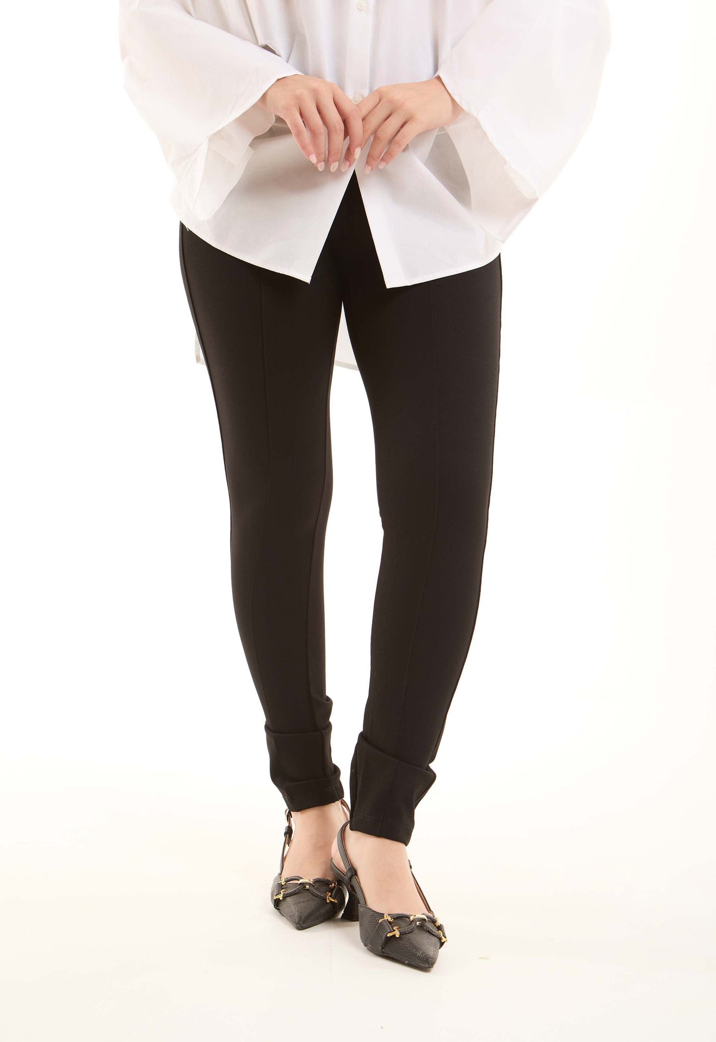 قميص واسع بأكمام عريضة