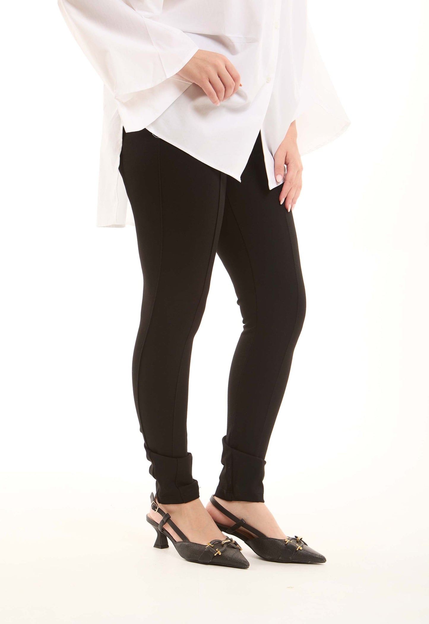 قميص واسع بأكمام عريضة