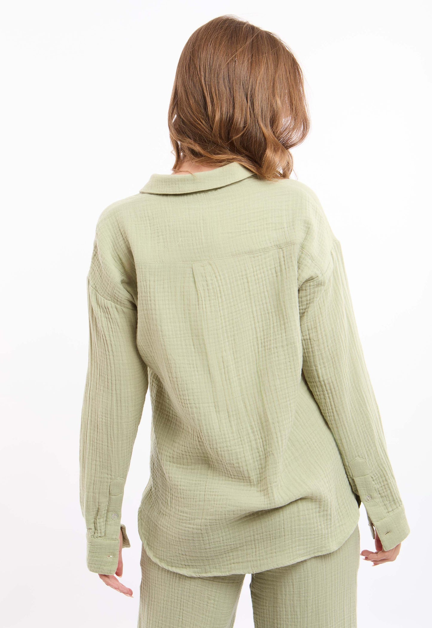 قميص قطن مزخرف مع جيوب أمامية