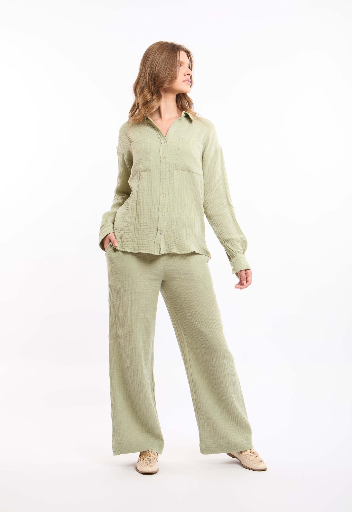 قميص قطن مزخرف مع جيوب أمامية